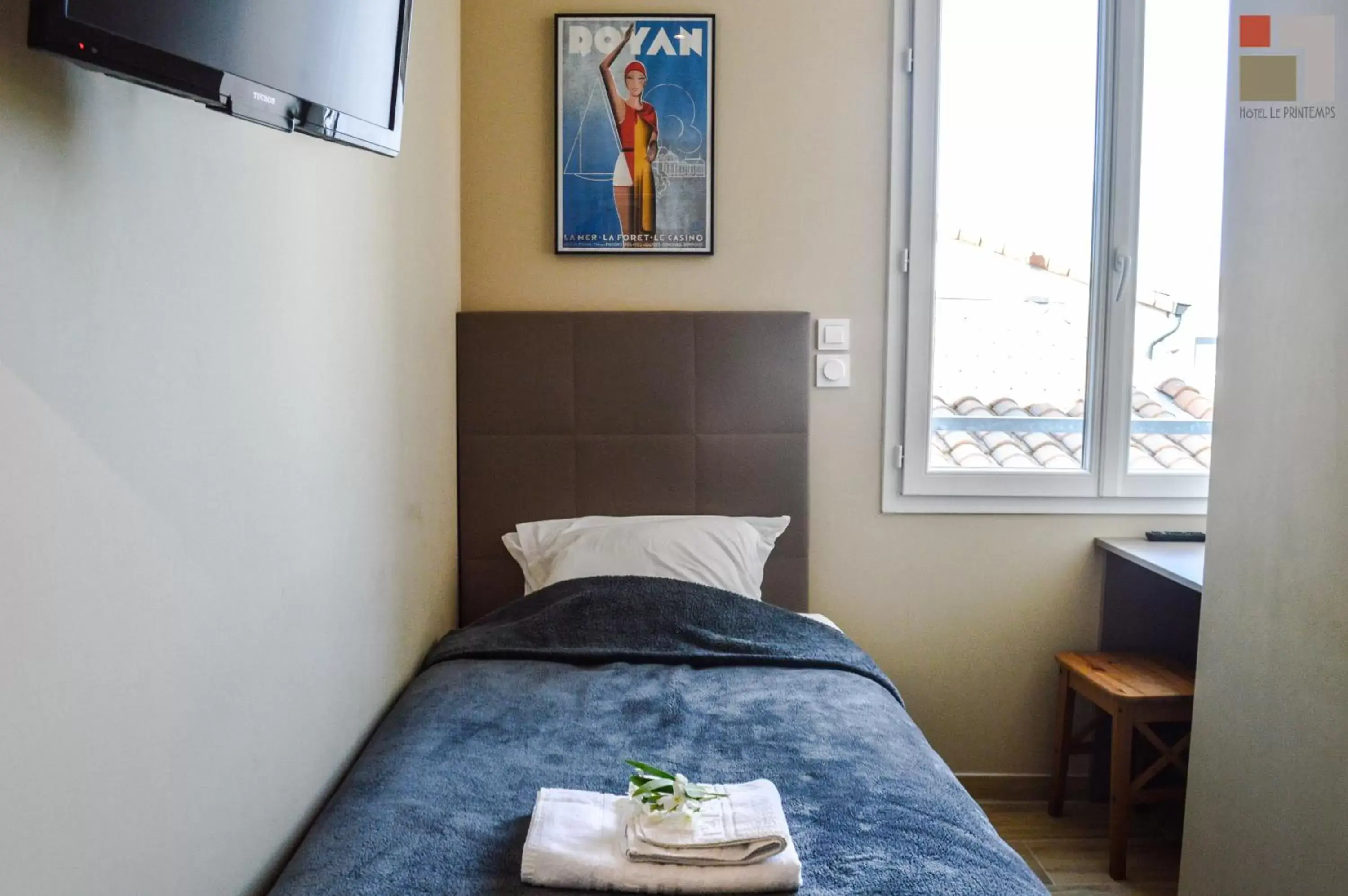 Bedroom, Bed in Hôtel Le Printemps