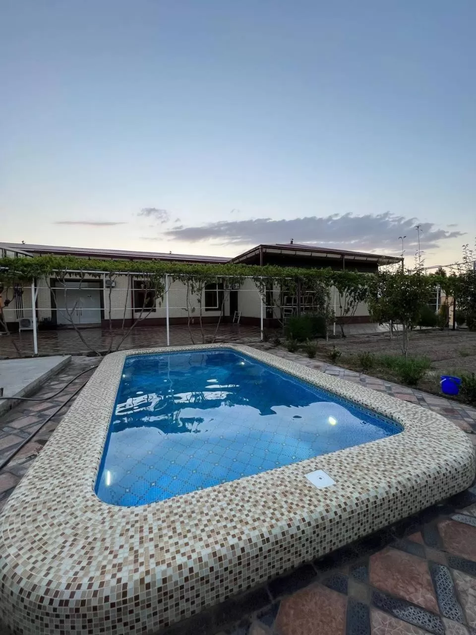 Swimming pool in Samarabonu Hotel
