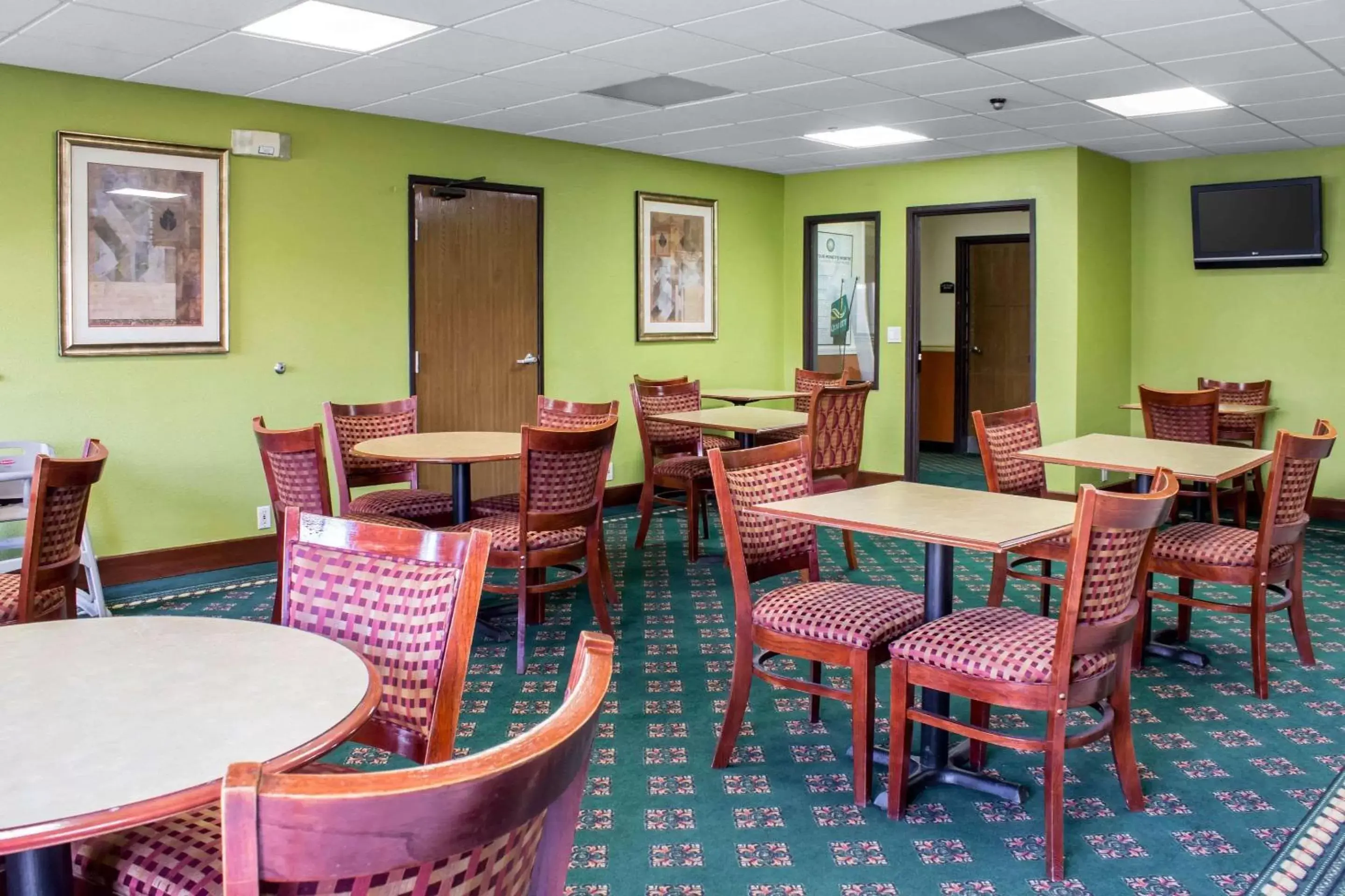 Restaurant/Places to Eat in Quality Inn & Suites