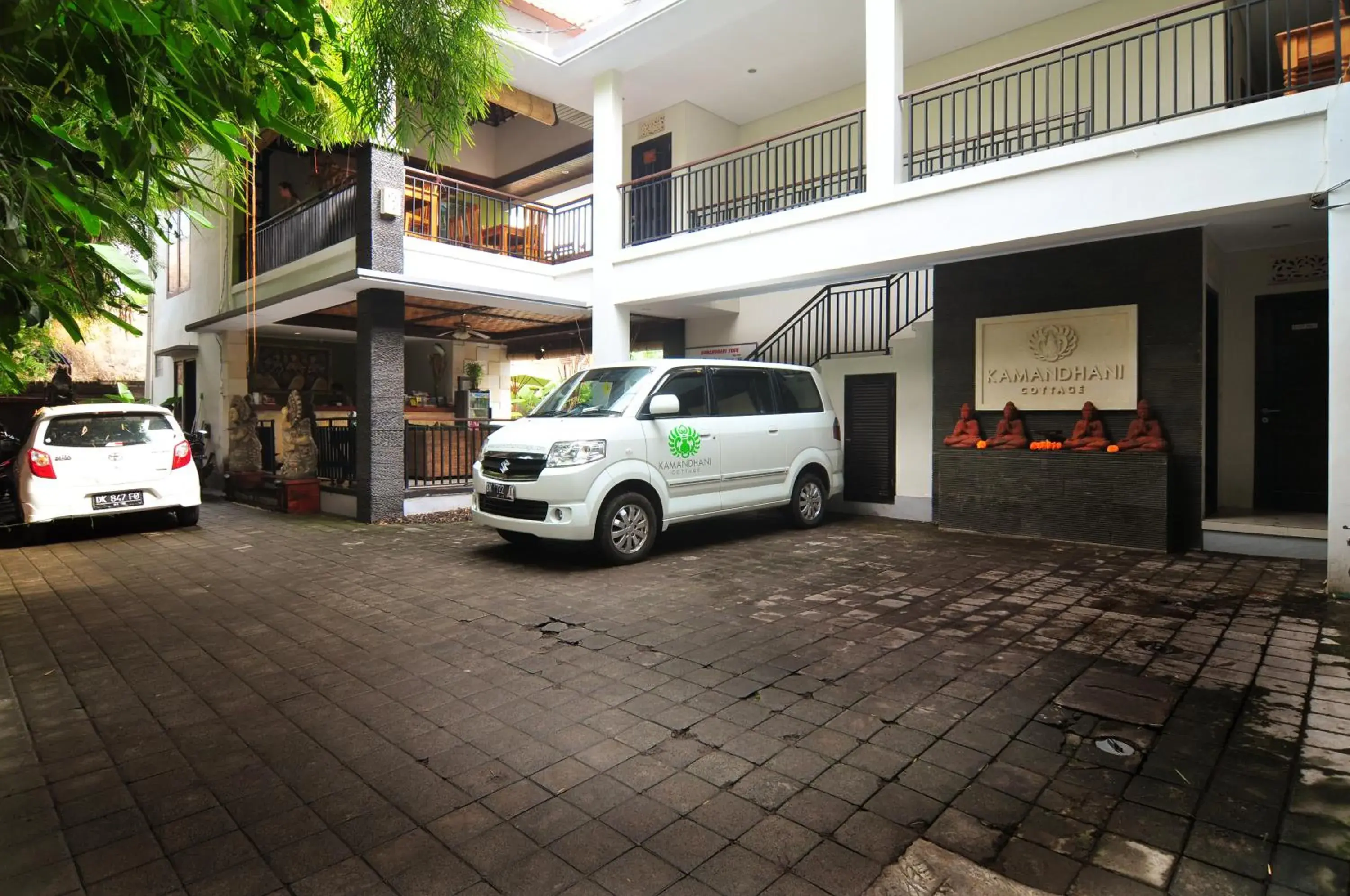 Facade/entrance, Property Building in Kamandhani Cottage