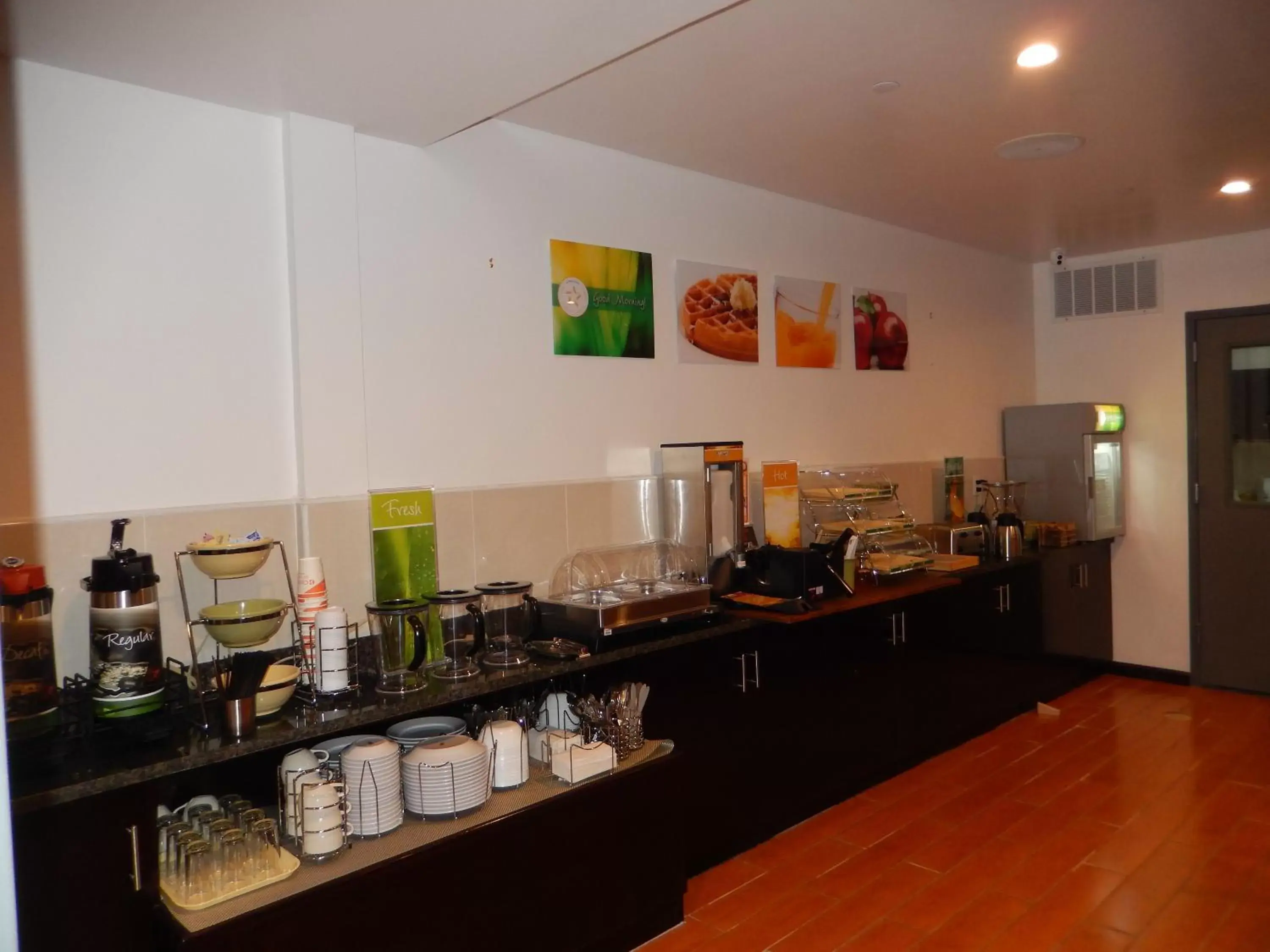 Continental breakfast, Restaurant/Places to Eat in Quality Inn near Sunset Park