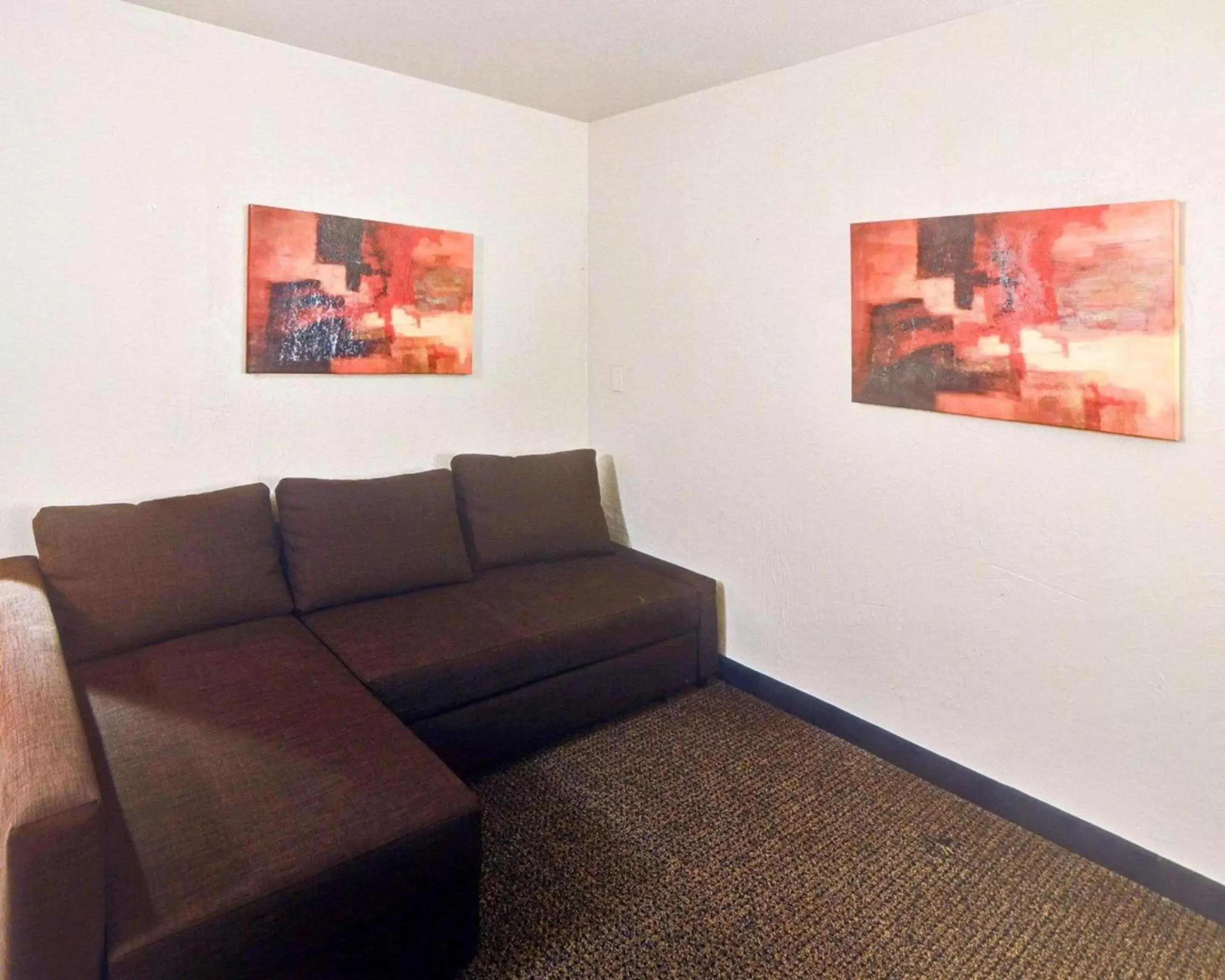 Photo of the whole room, Seating Area in Rodeway Inn & Suites Lewisville I-35