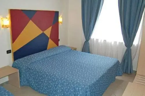 Photo of the whole room, Bed in Mare Blu