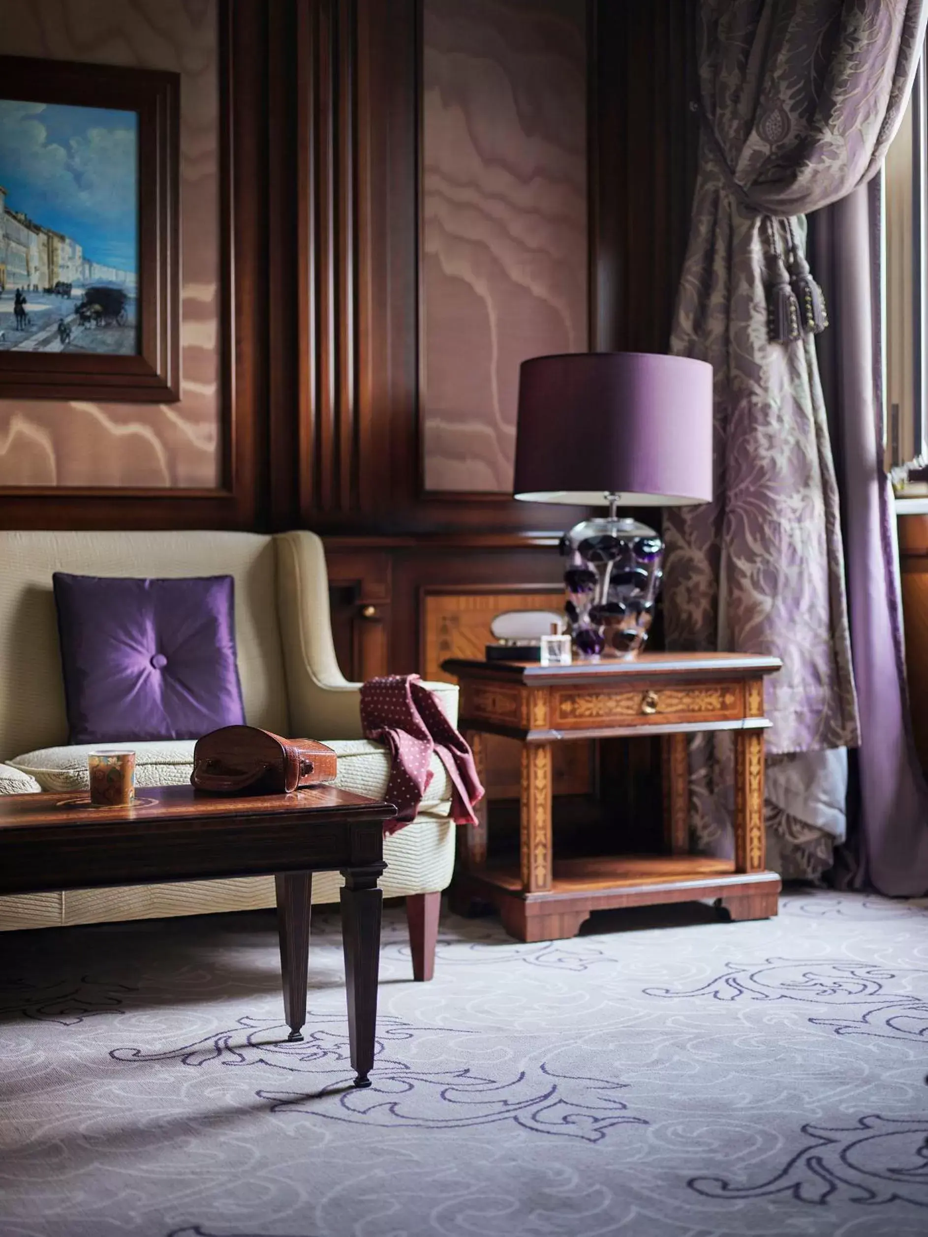 Living room, TV/Entertainment Center in Hotel Principe Di Savoia - Dorchester Collection