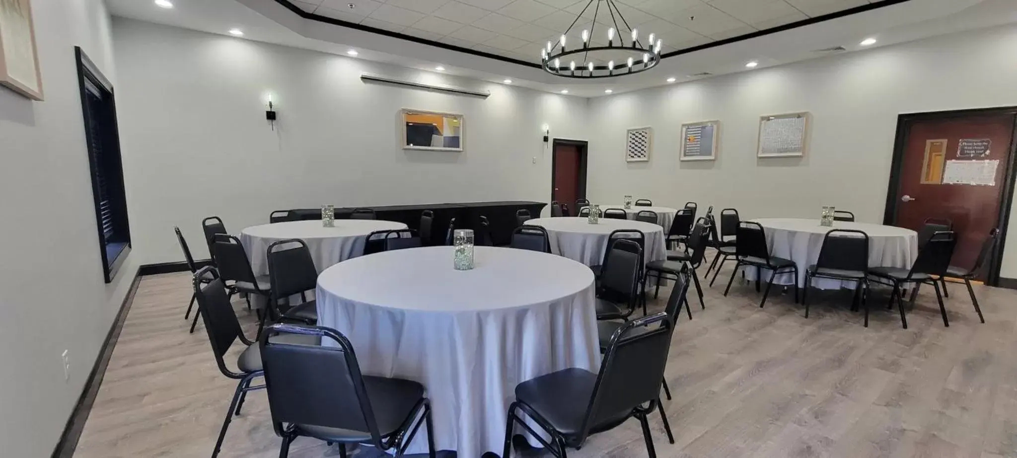 Meeting/conference room, Restaurant/Places to Eat in Holiday Inn Express Hotel & Suites Newton Sparta, an IHG Hotel