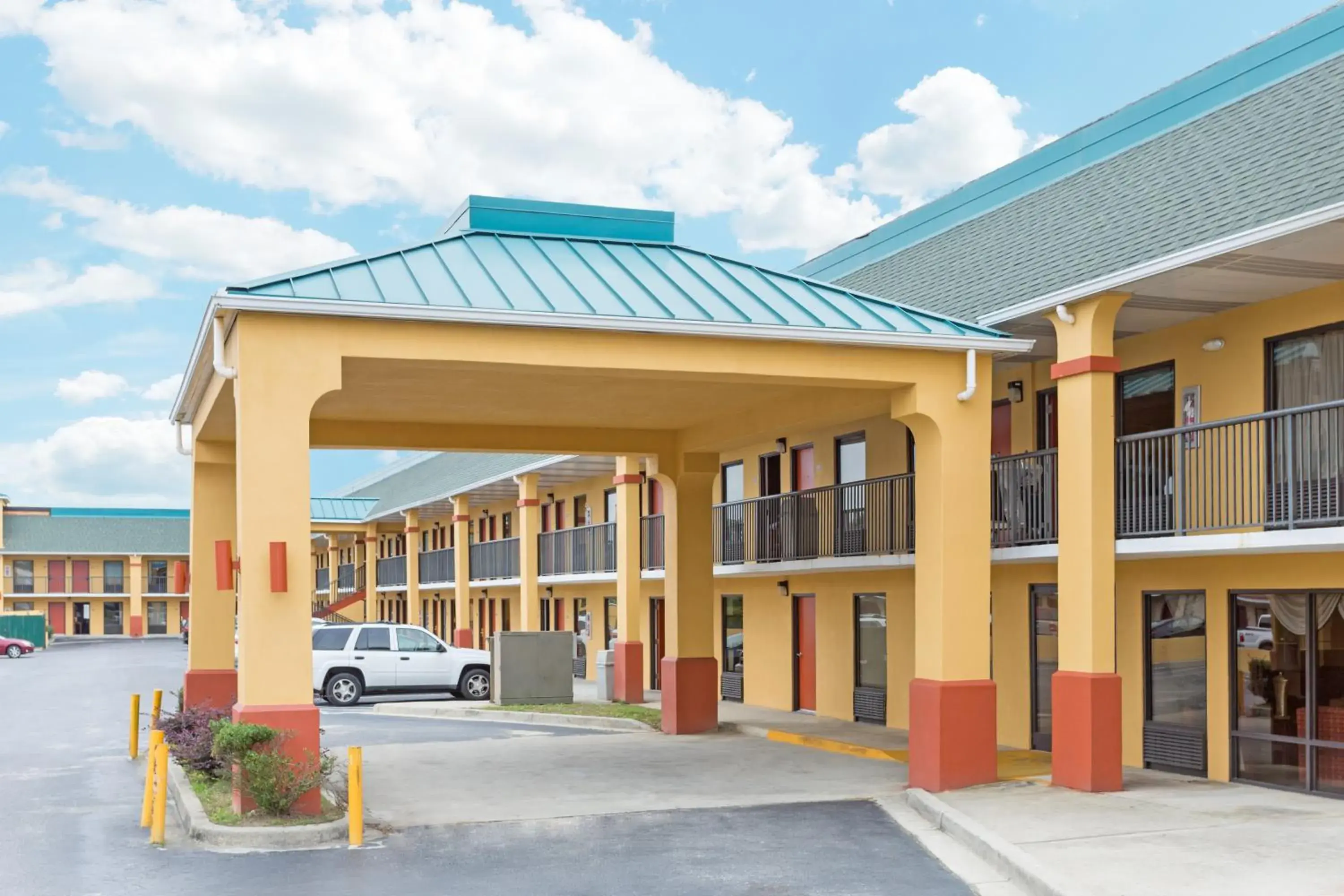 Facade/entrance, Property Building in Super 8 by Wyndham Orangeburg Near I-26