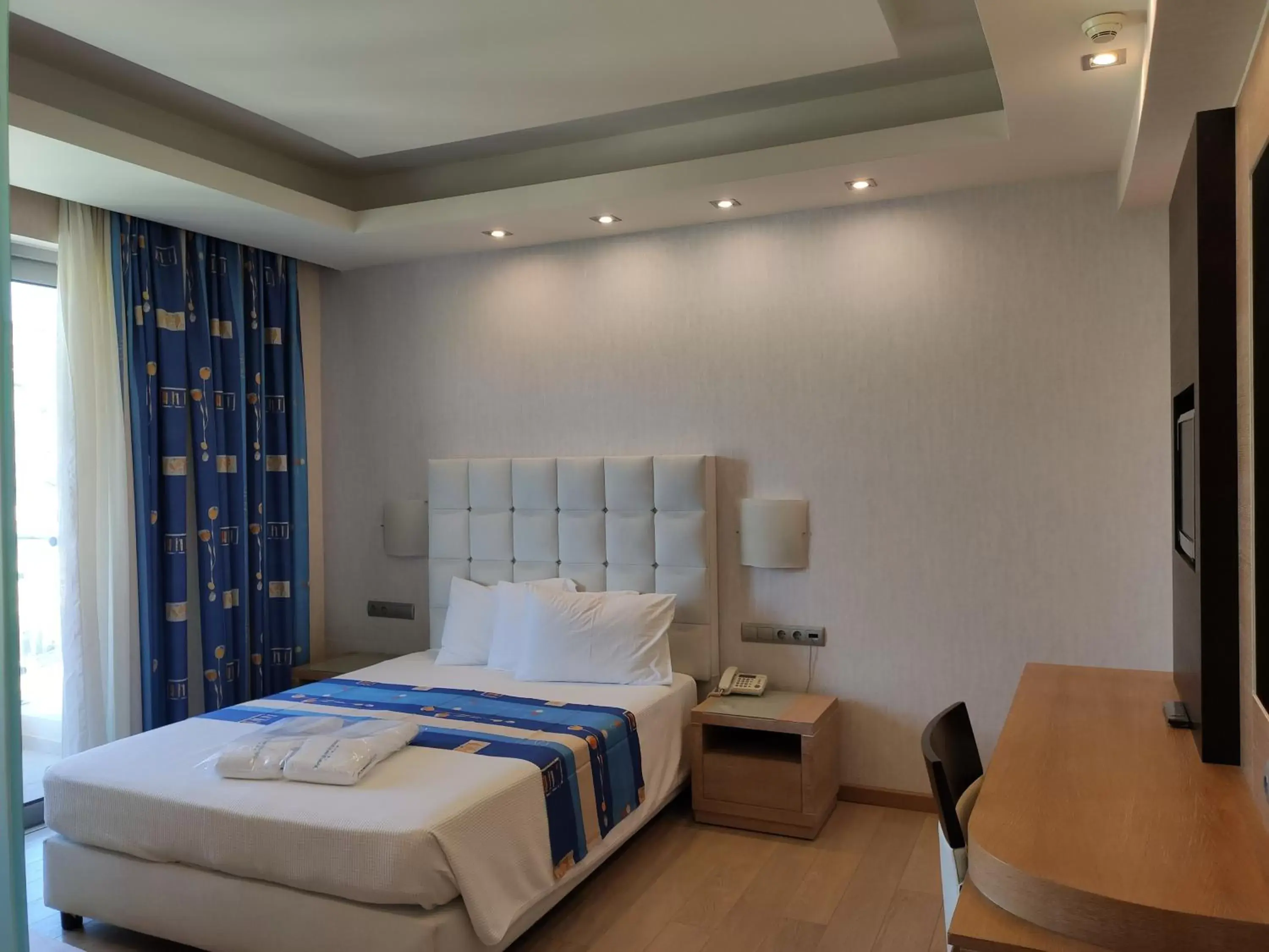 Bed in Konstantinos Palace