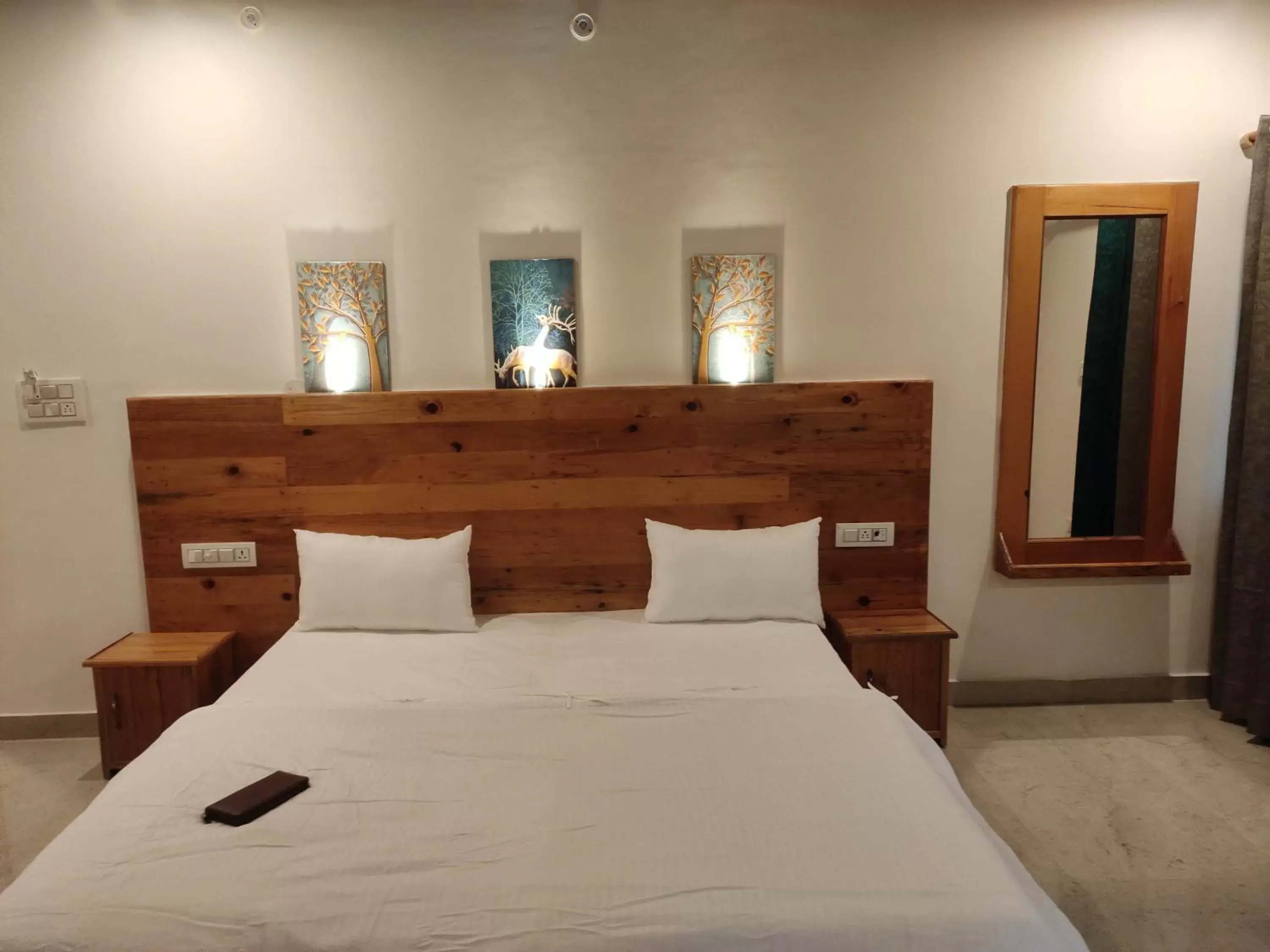 Photo of the whole room, Bed in Hill Hoppers Hotel Photo of the whole room, Bed in Hill Hoppers Hotel