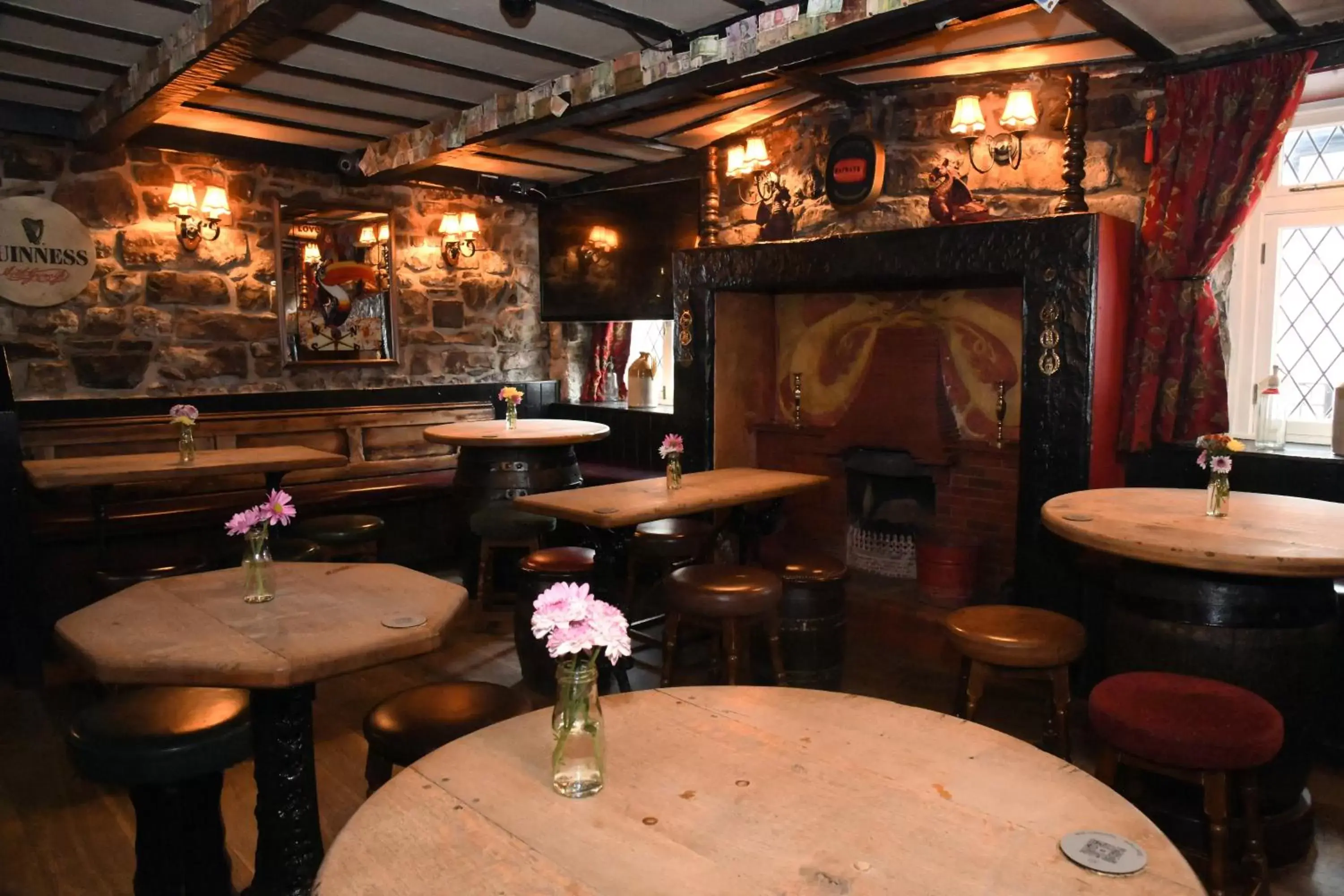 Lounge or bar, Restaurant/Places to Eat in The Black Boy Inn