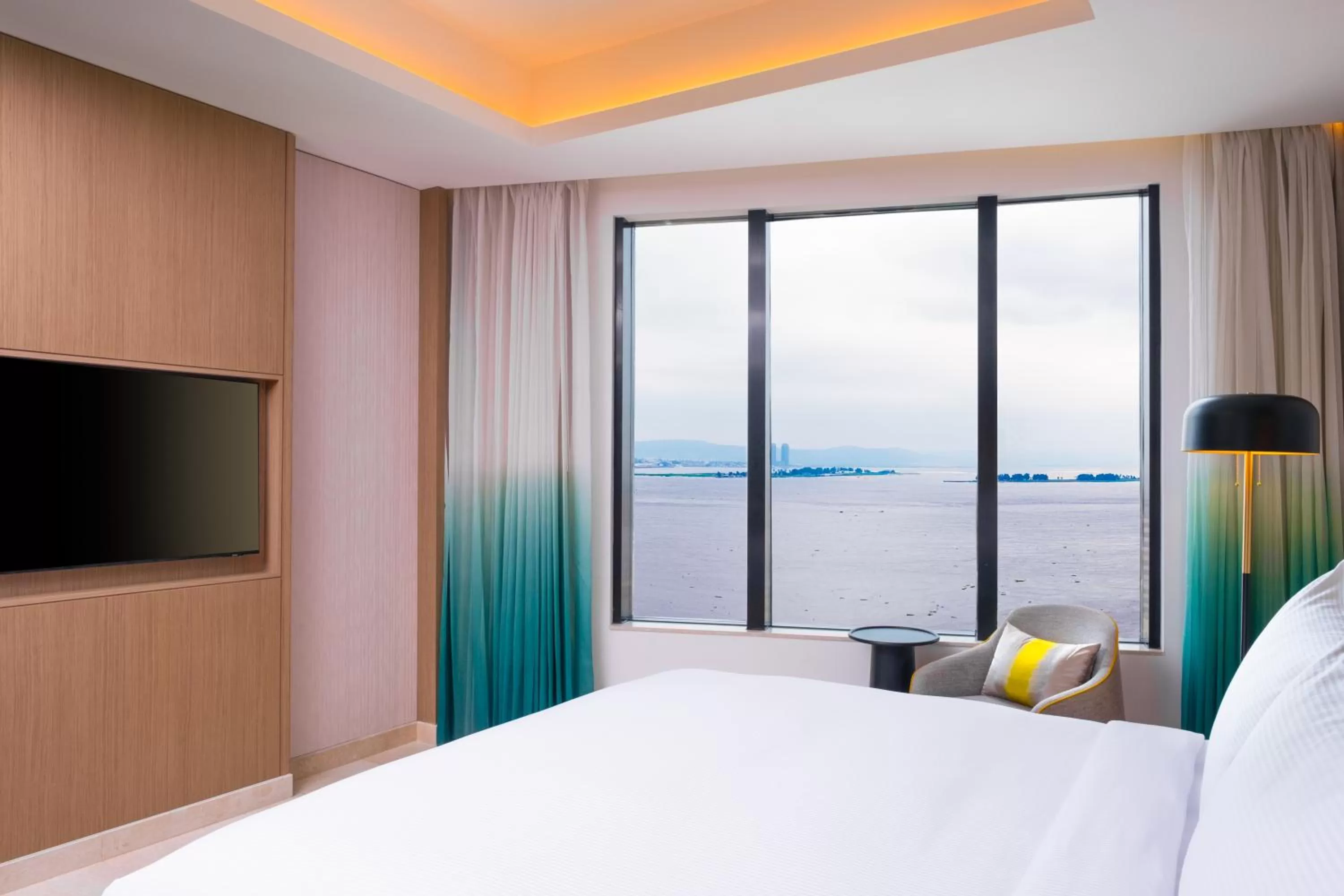 River view, Bed in Hilton Kinshasa