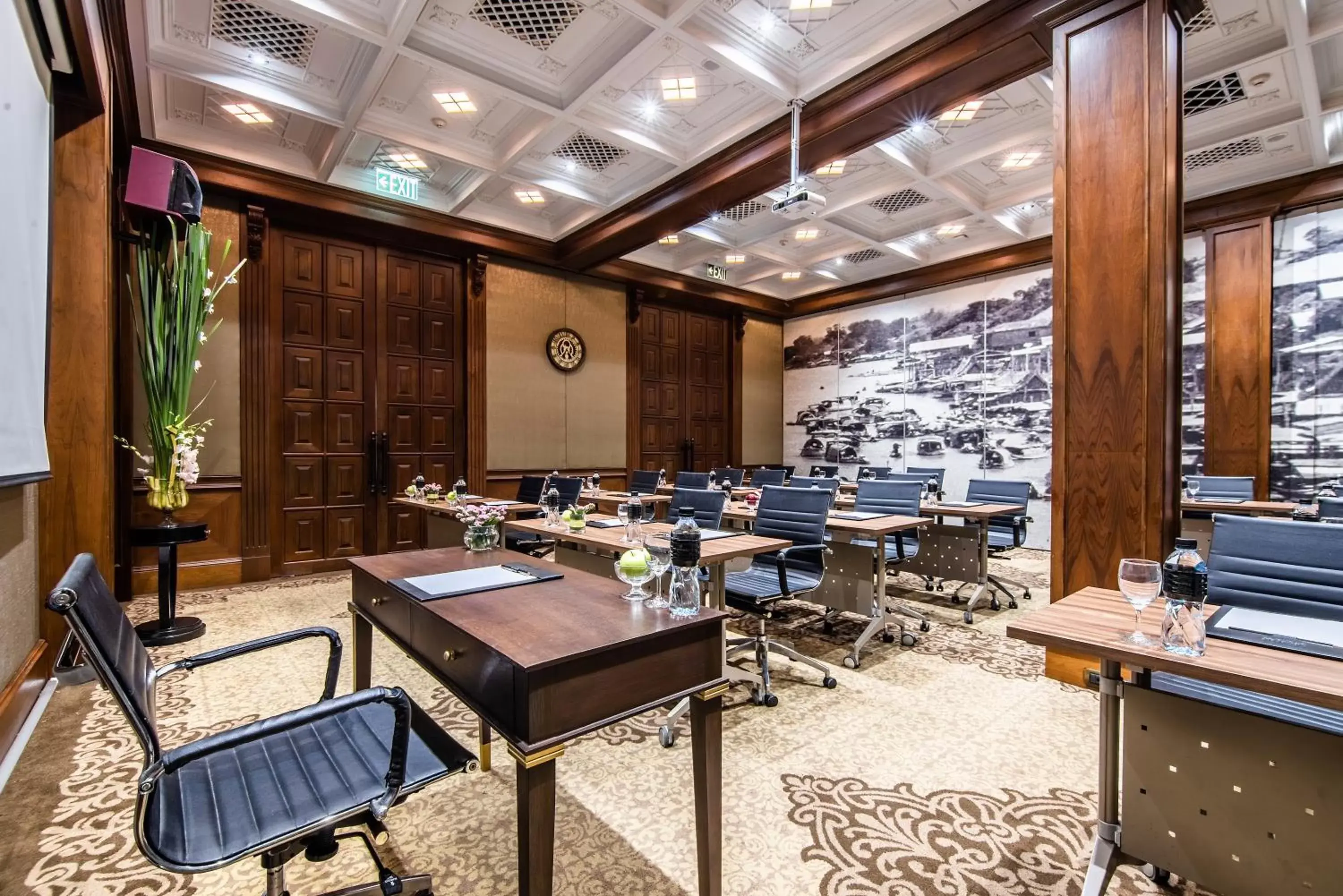 Meeting/conference room, Restaurant/Places to Eat in Metropole Bangkok