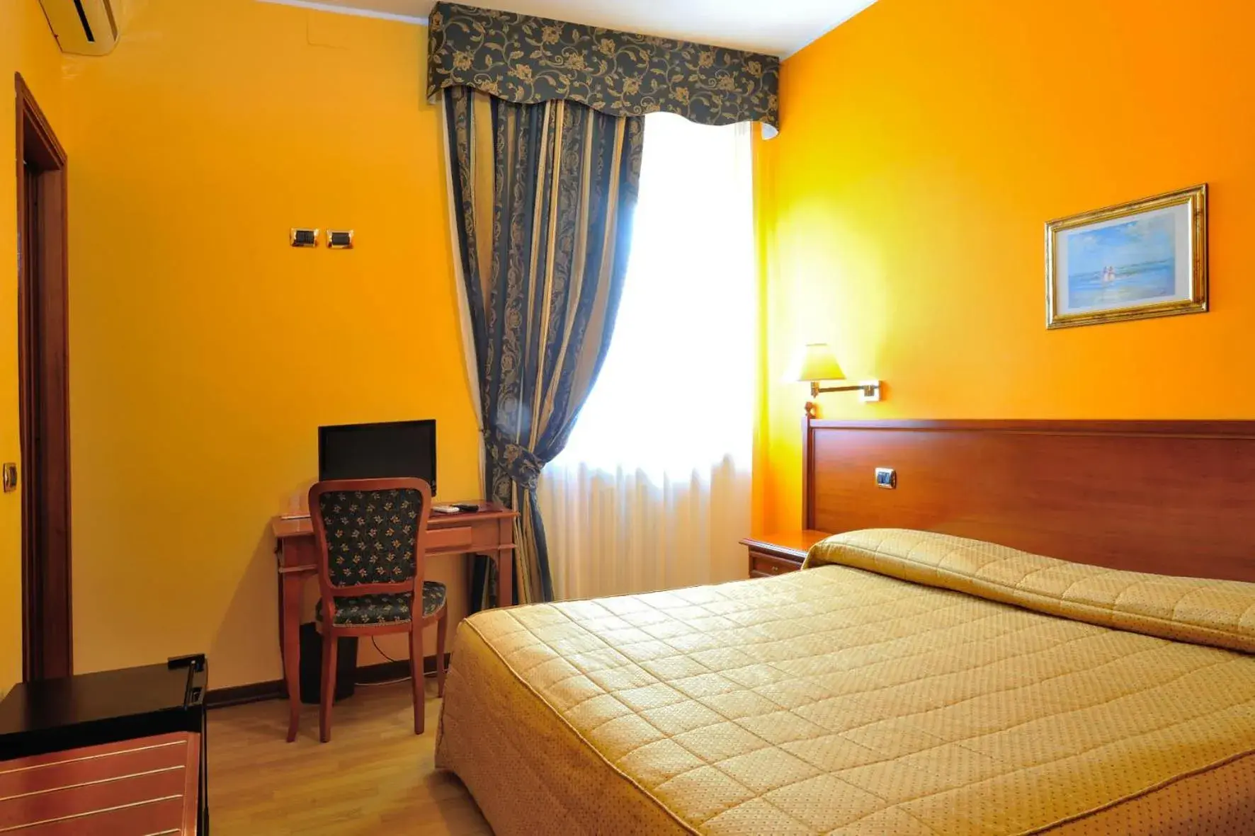 Photo of the whole room, Bed in Hotel Il Vigneto