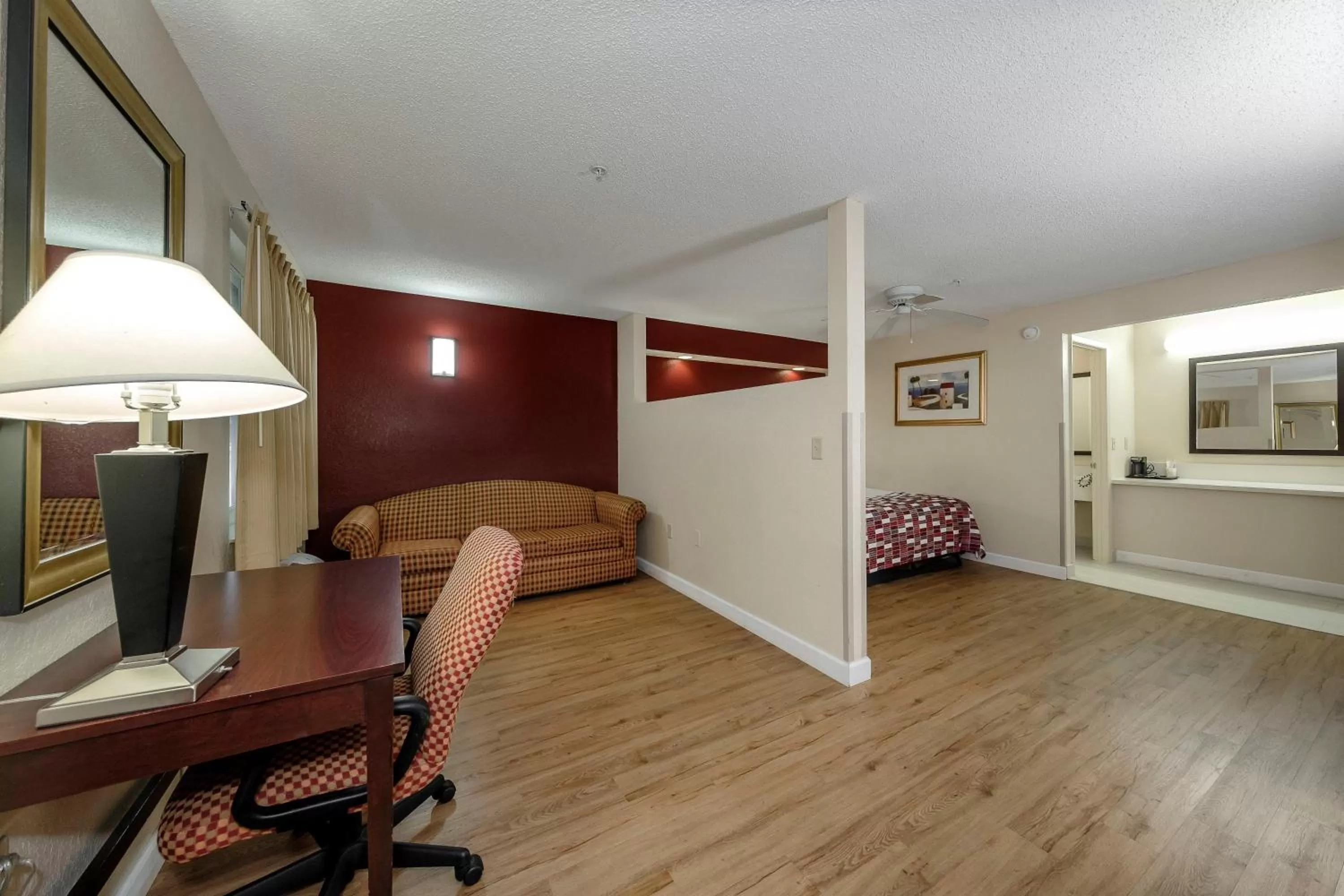 Bedroom in Red Roof Inn Ellenton - Bradenton NE