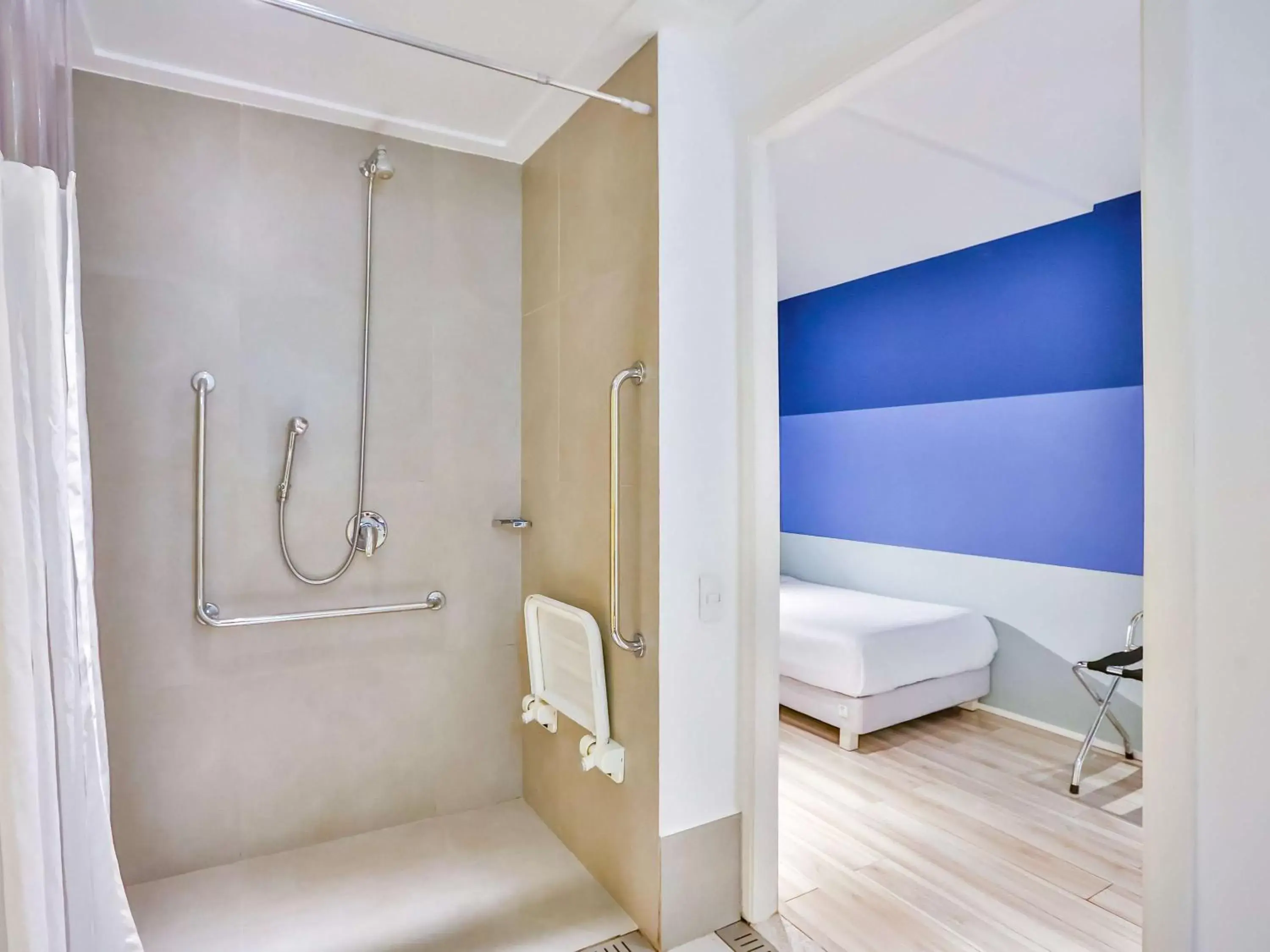 Photo of the whole room, Bathroom in ibis Styles Sao Paulo Anhembi