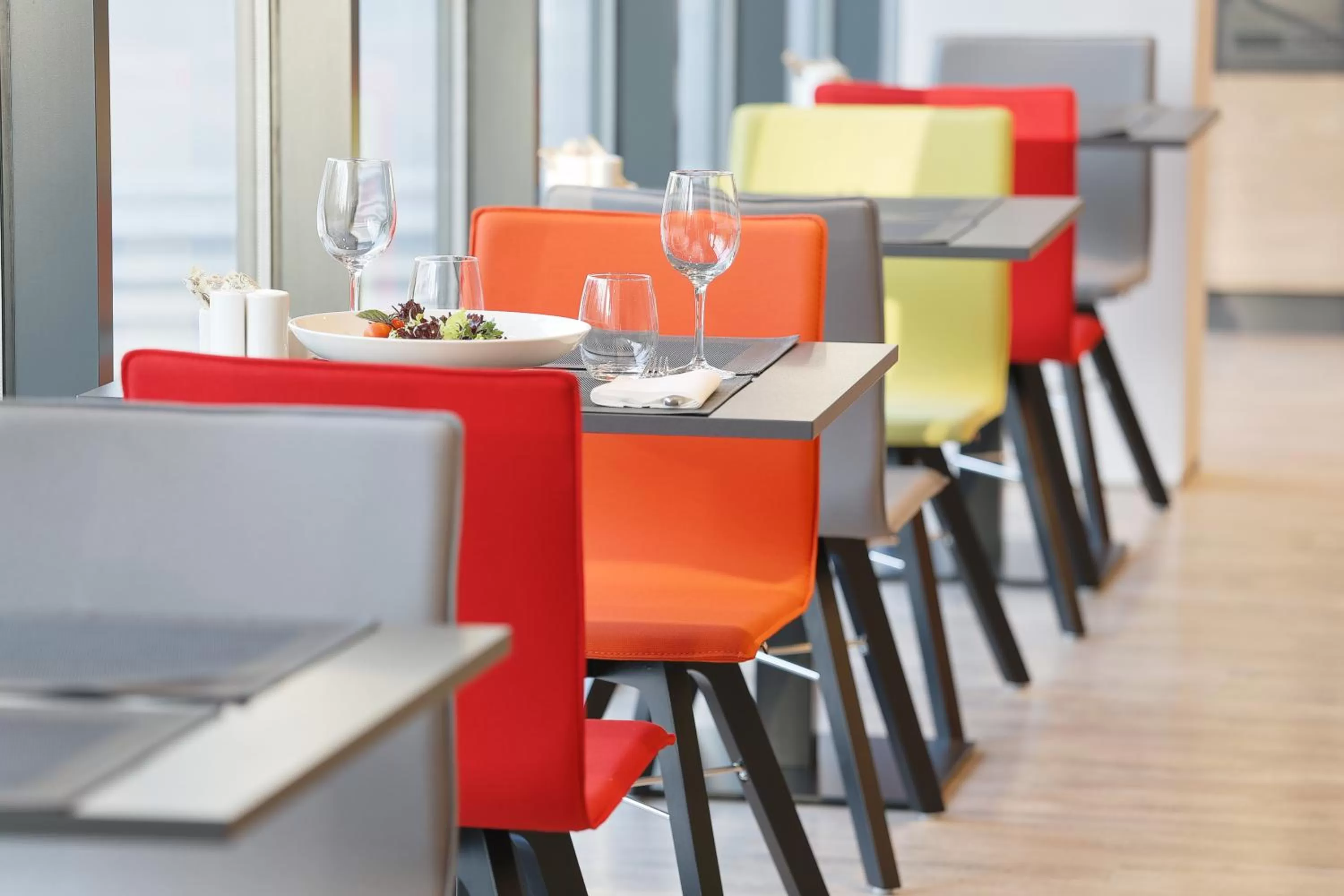 Restaurant/places to eat in Active Hotel