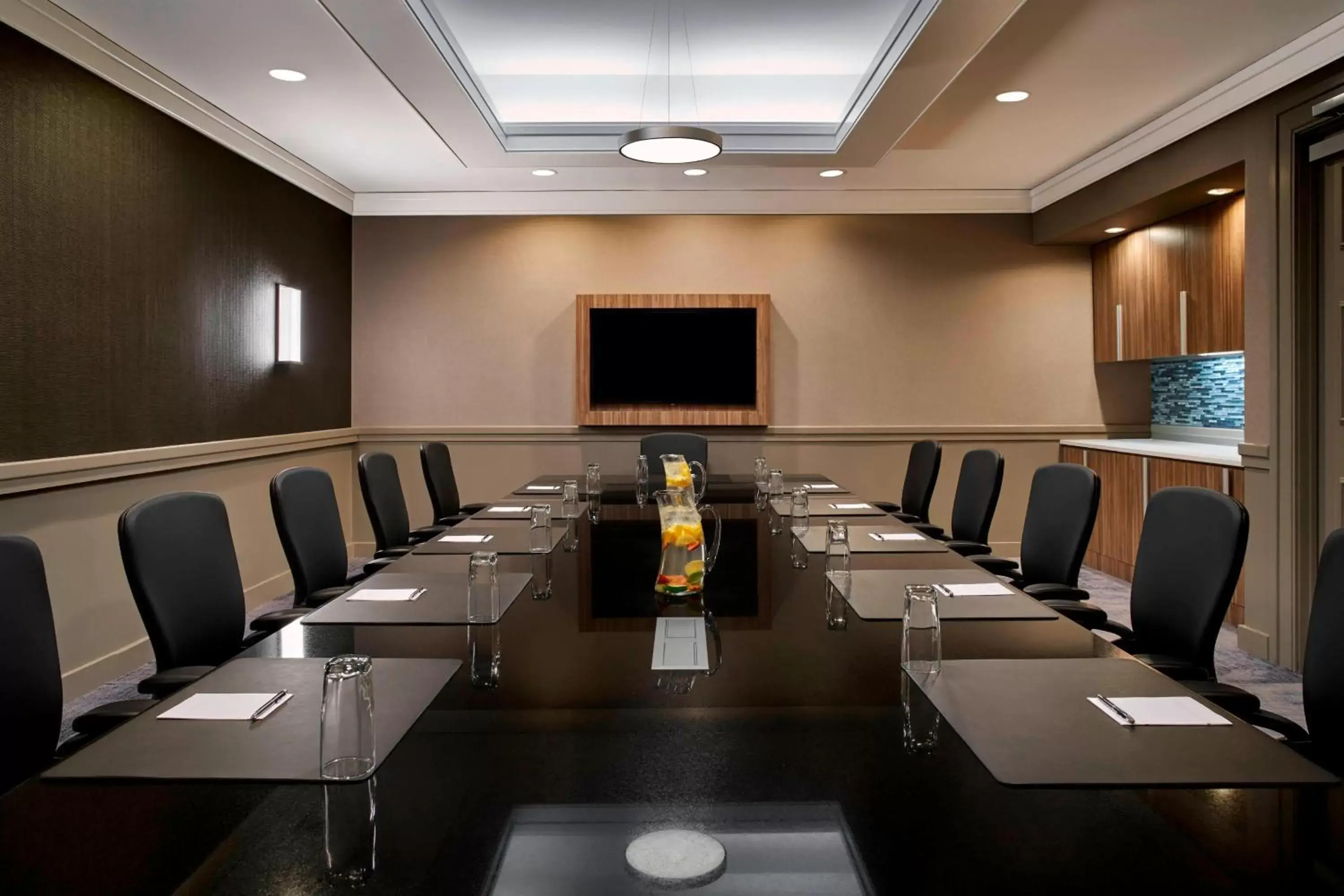 Meeting/conference room in Delta Hotels by Marriott Richmond Downtown