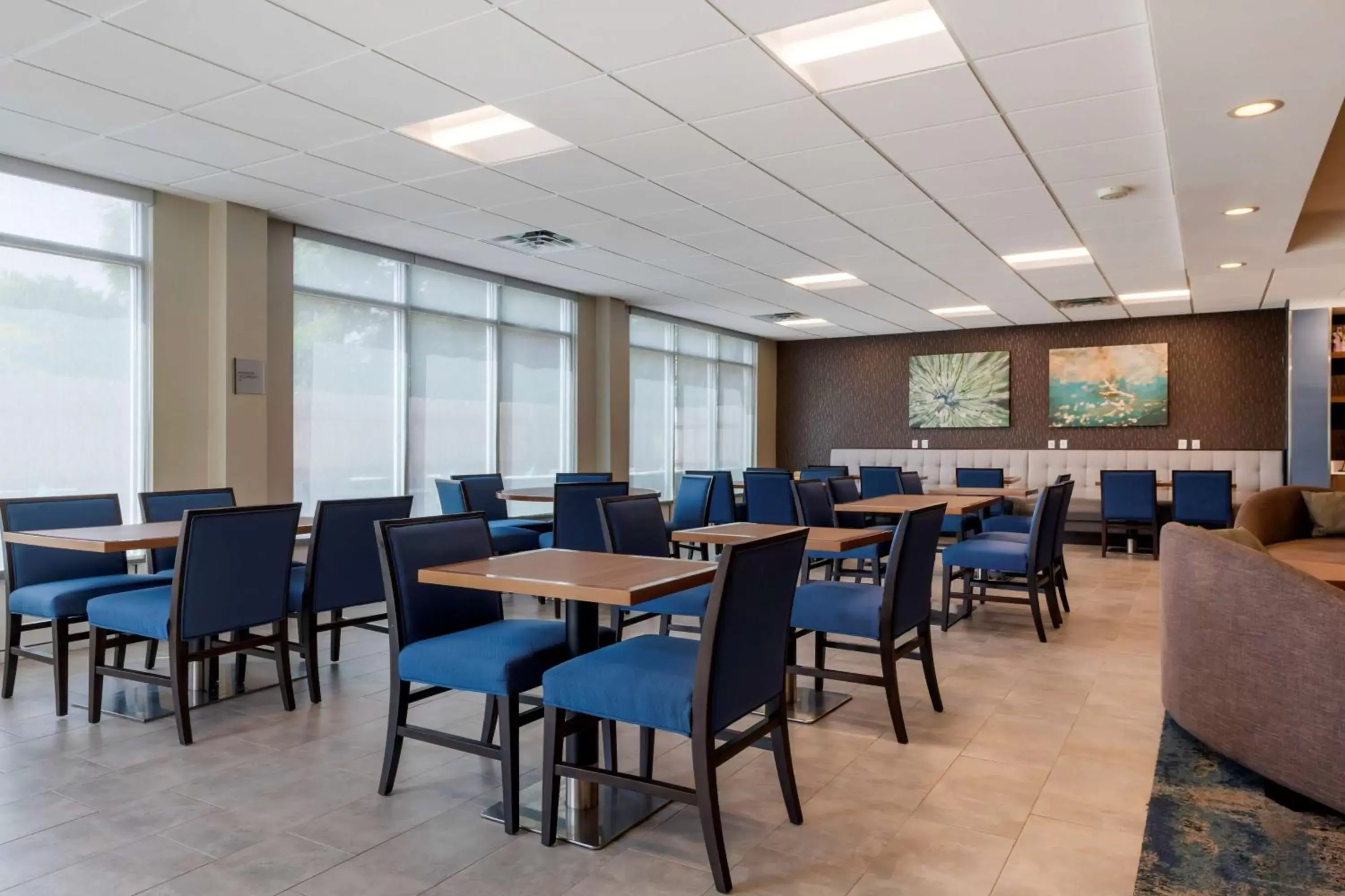 Breakfast in Best Western Plus Isanti Breakfast in Best Western Plus Isanti