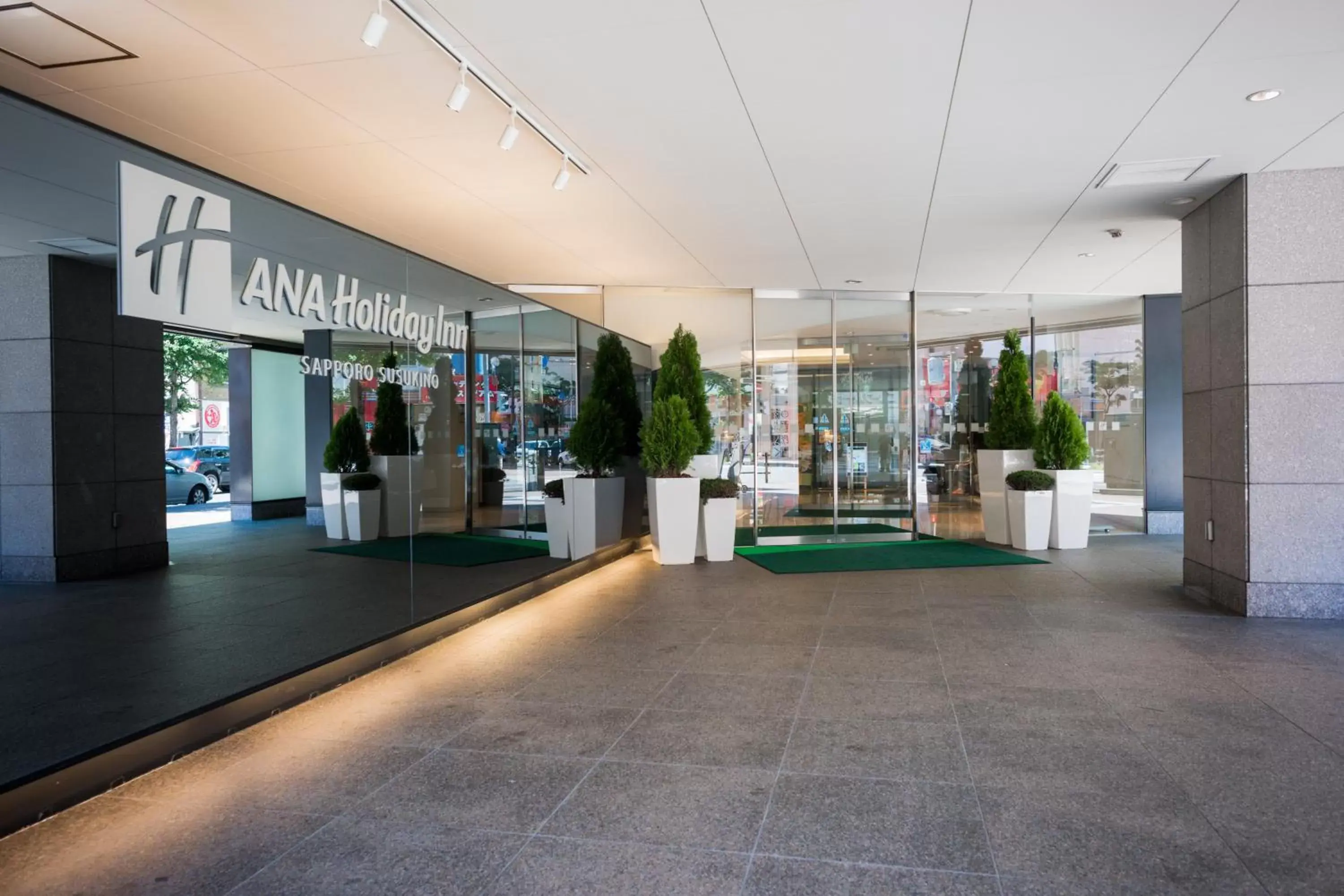 Lobby or reception in ANA Holiday Inn Sapporo Susukino, an IHG Hotel