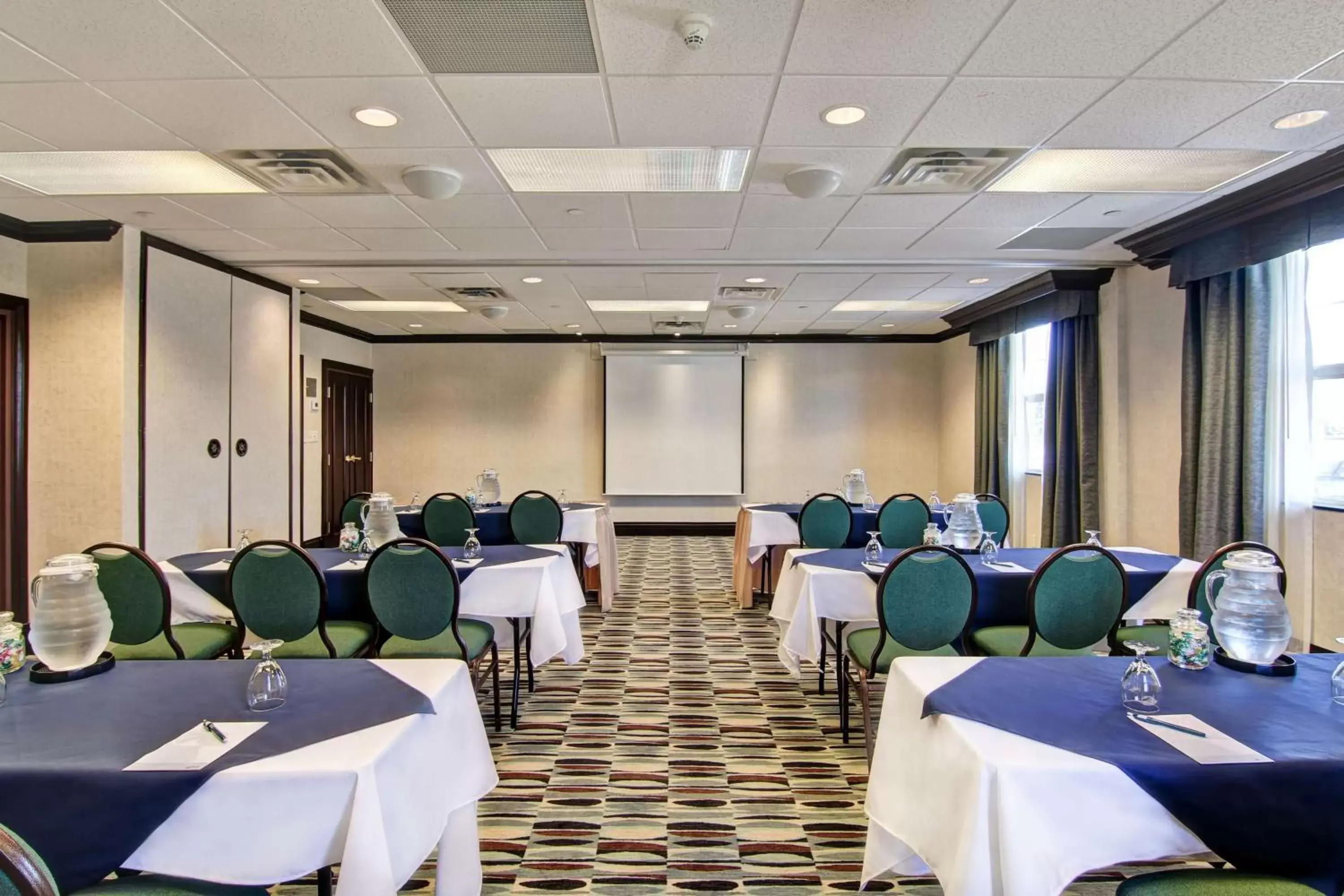 Meeting/conference room in Homewood Suites by Hilton Toronto-Mississauga