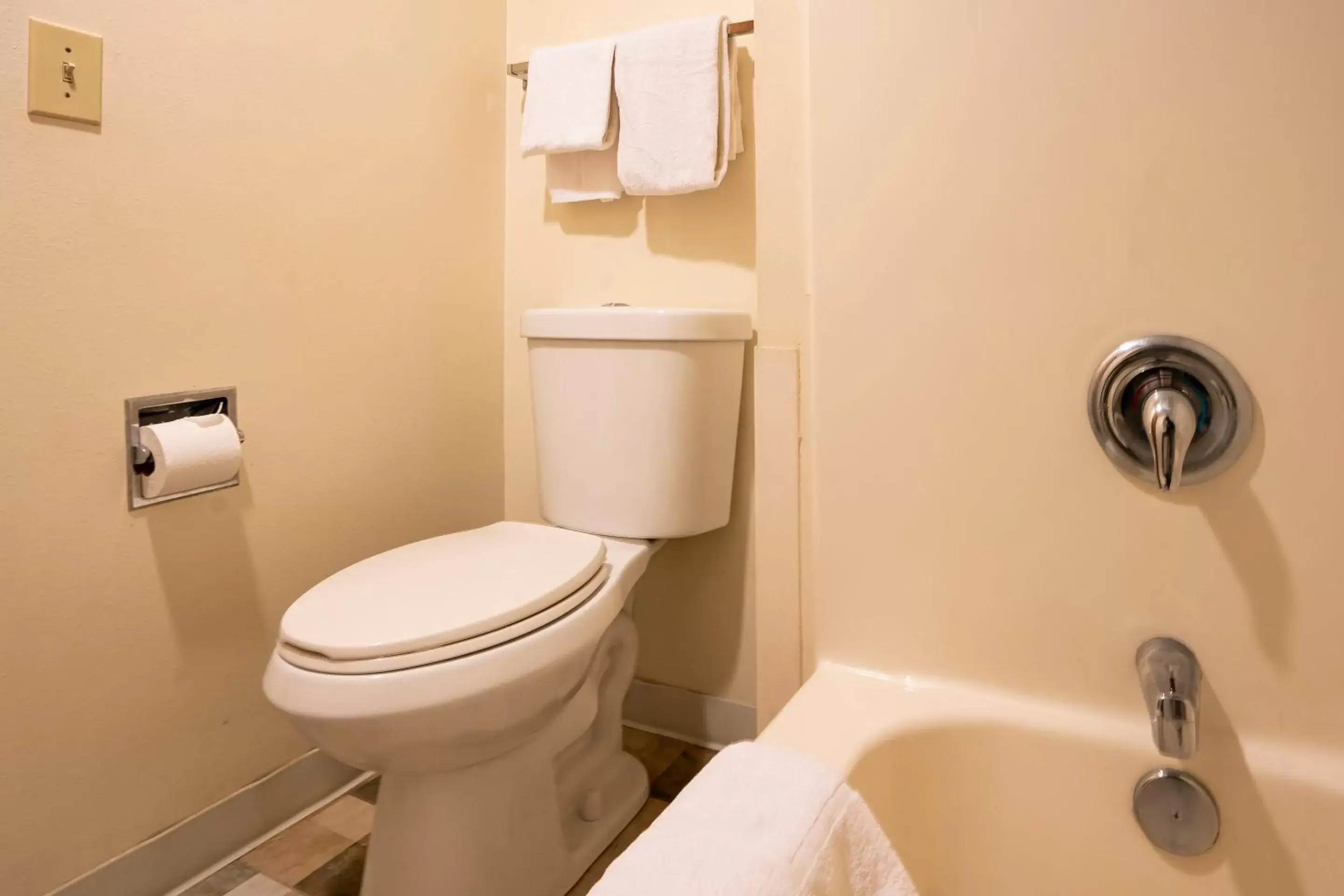 Bathroom in OYO Hotel Redwood Falls near Jackpot Casino