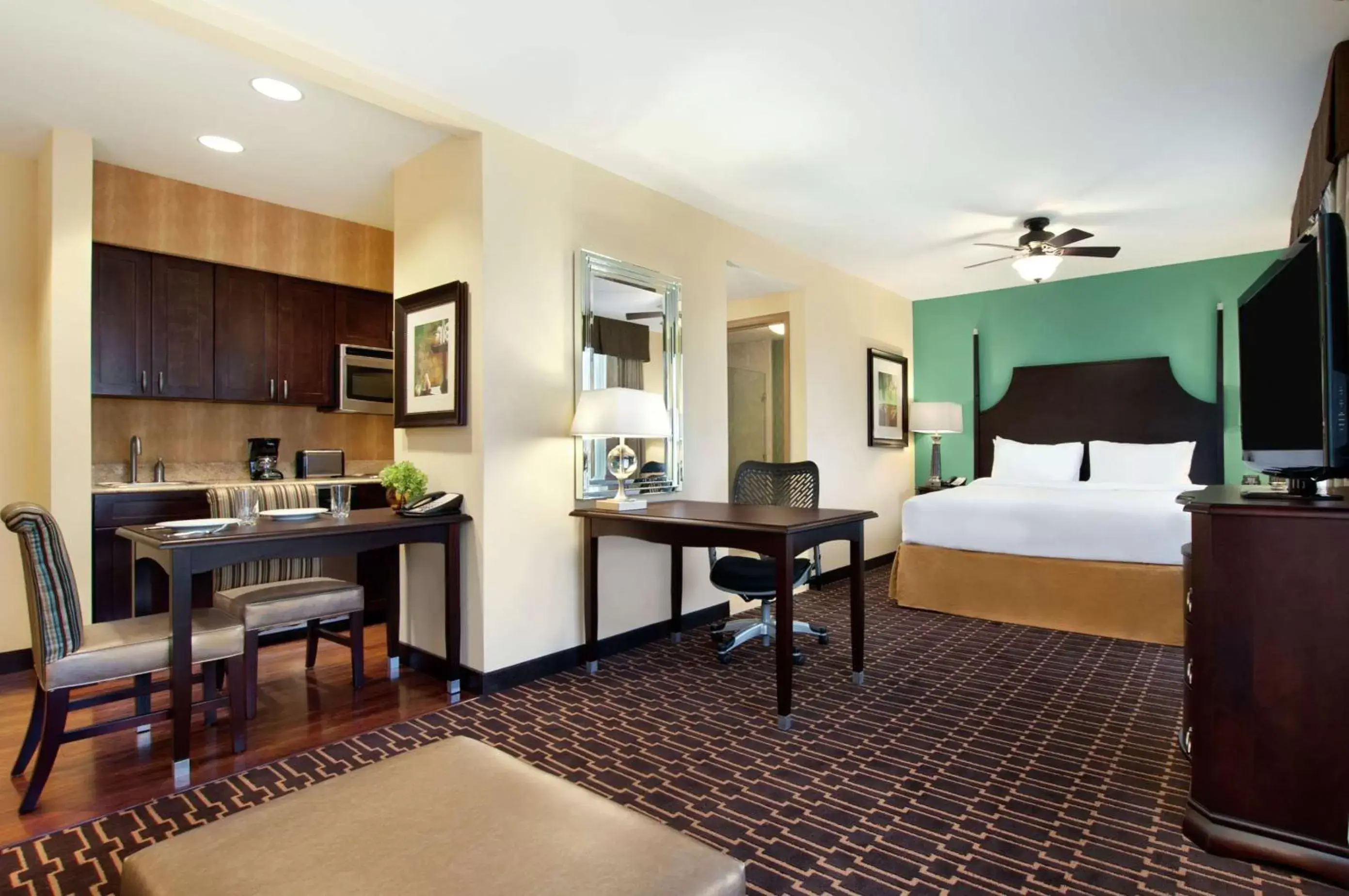 Bed, Kitchen/Kitchenette in Homewood Suites by Hilton Shreveport Bossier City, LA