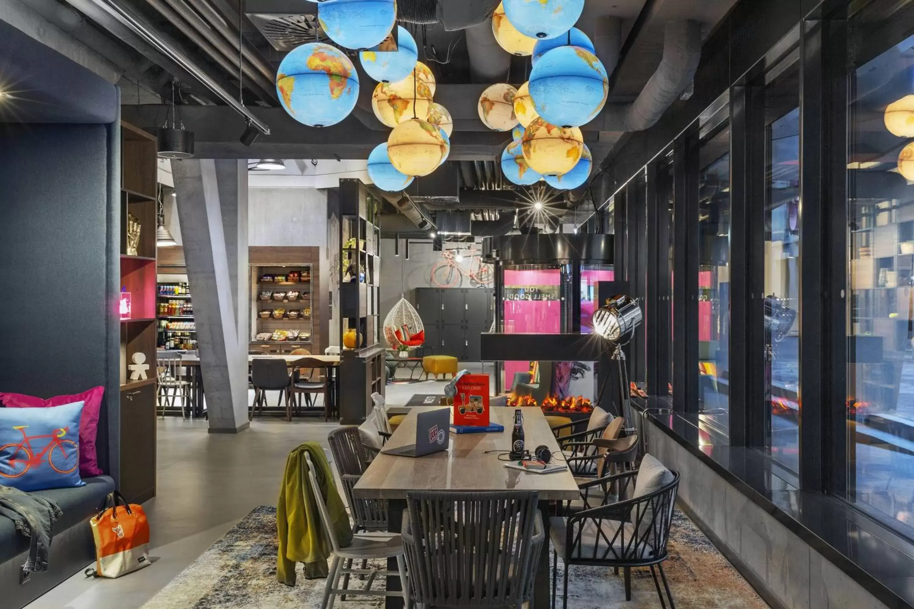 Restaurant/Places to Eat in Moxy Lausanne City