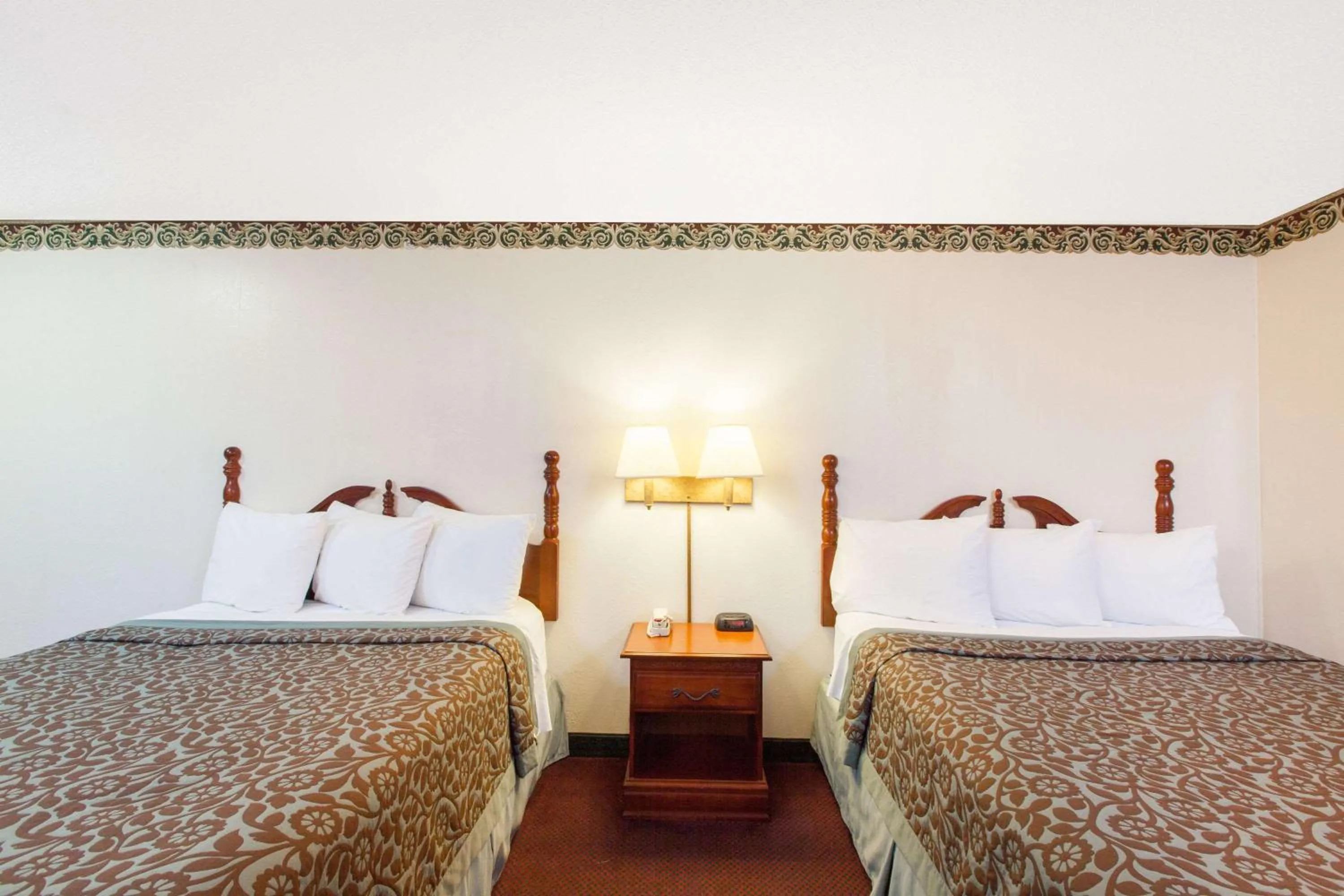 Photo of the whole room, Bed in Days Inn by Wyndham Erick