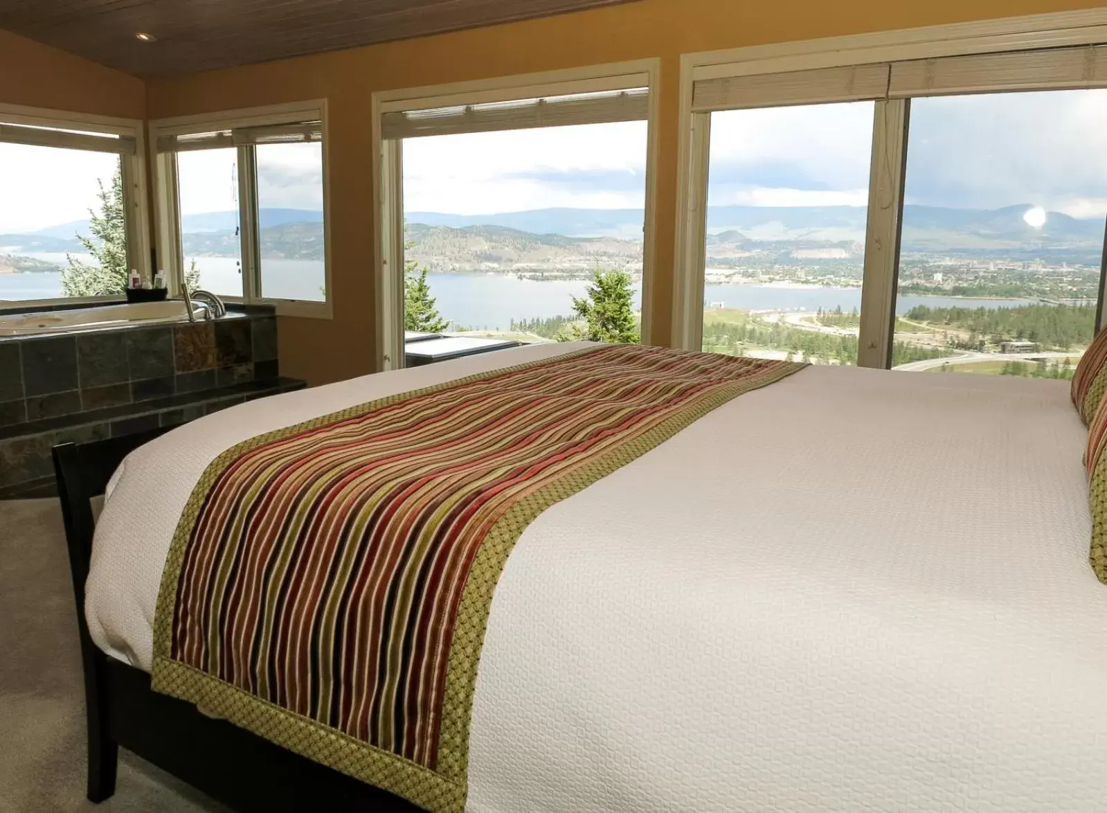 Spa and wellness centre/facilities, Bed in A View of the Lake B & B