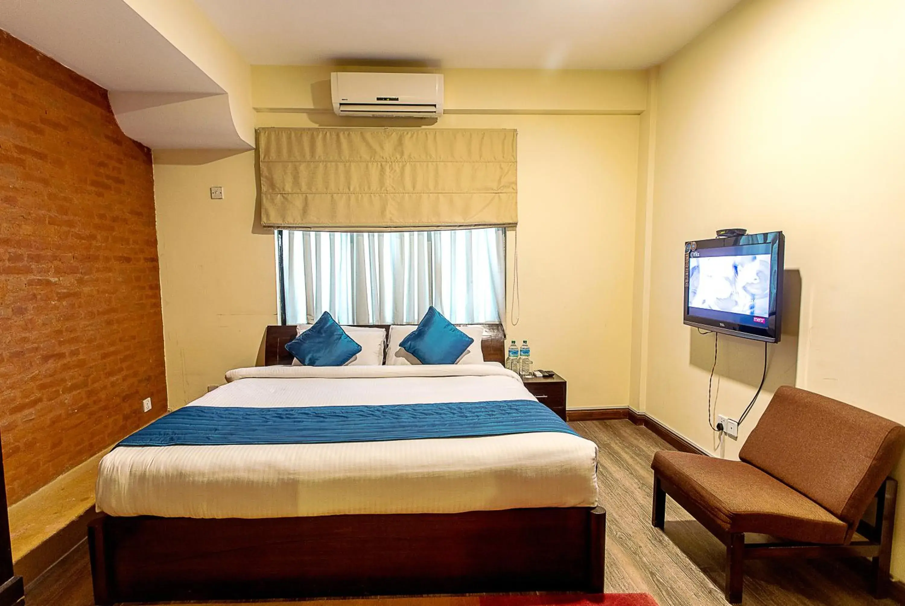 Photo of the whole room, Bed in Gaju Suite Hotel