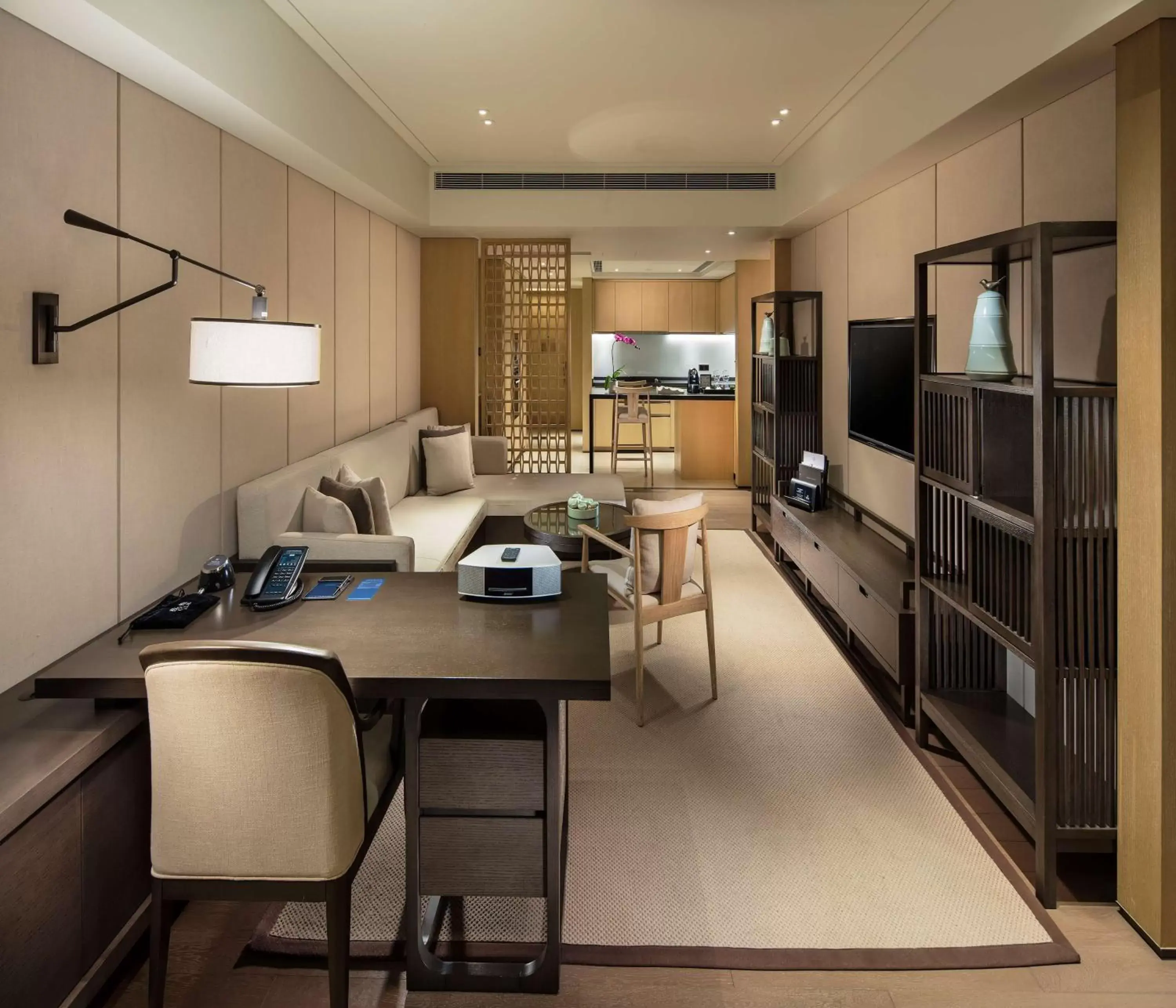 Living room, TV/Entertainment Center in Hilton Shenzhen Shekou Nanhai