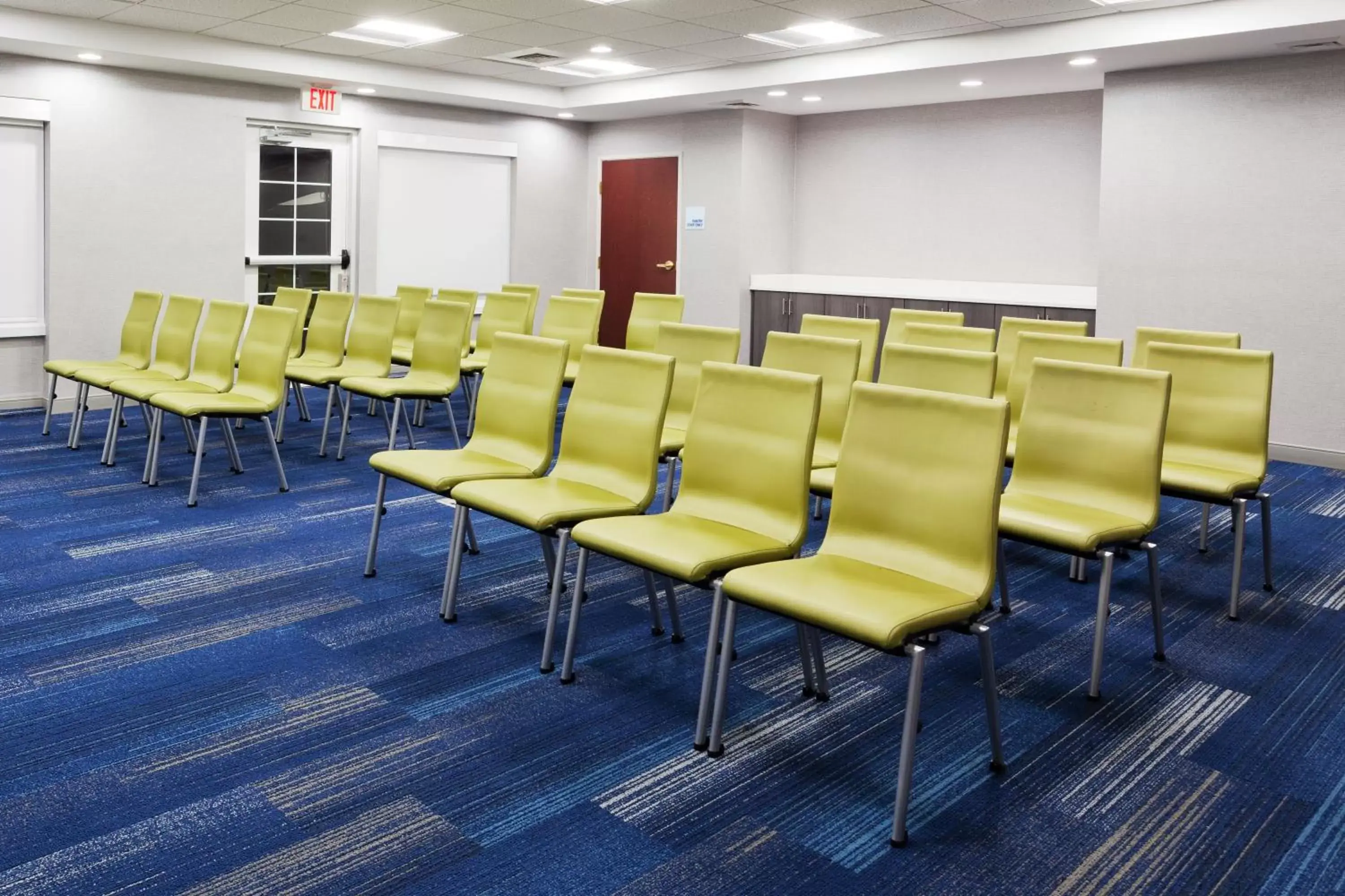 Meeting/conference room in Holiday Inn Express Hotel & Suites Dothan North, an IHG Hotel