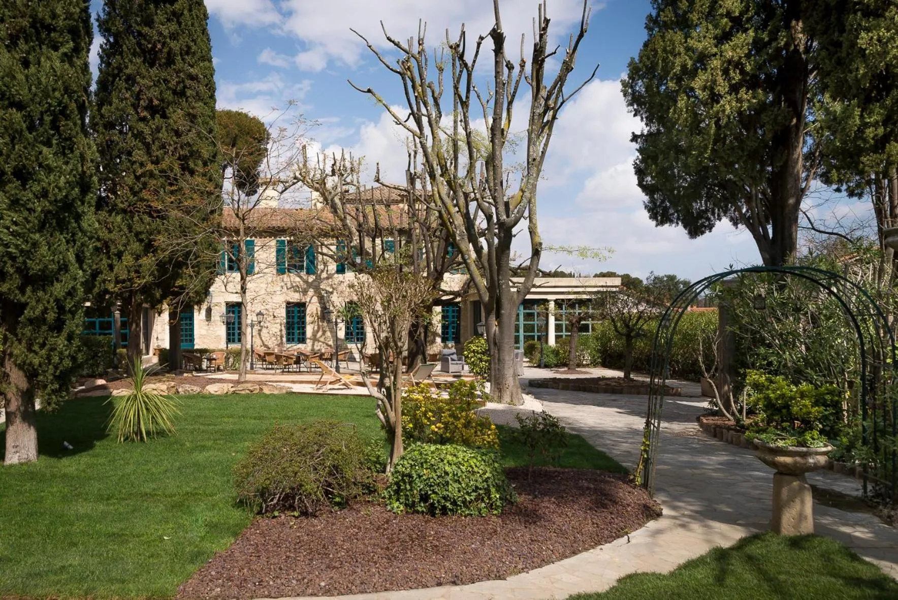 Property building in Hôtel la Magnaneraie