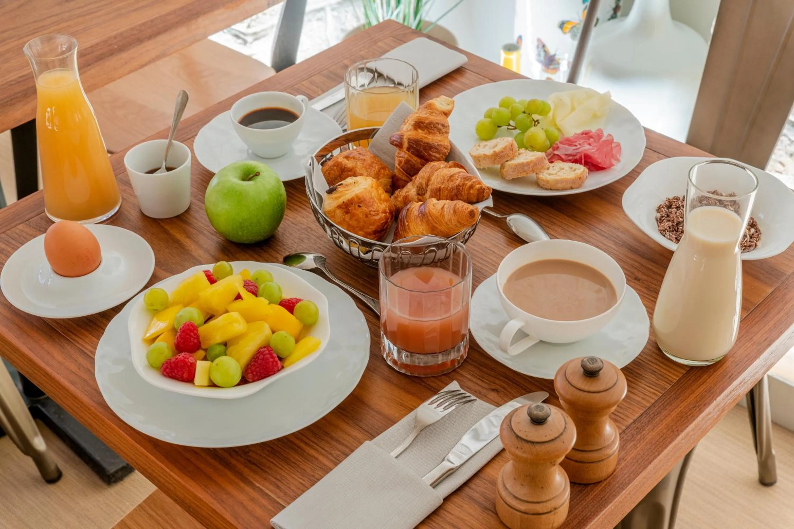 Food and drinks in 9Hotel Opera