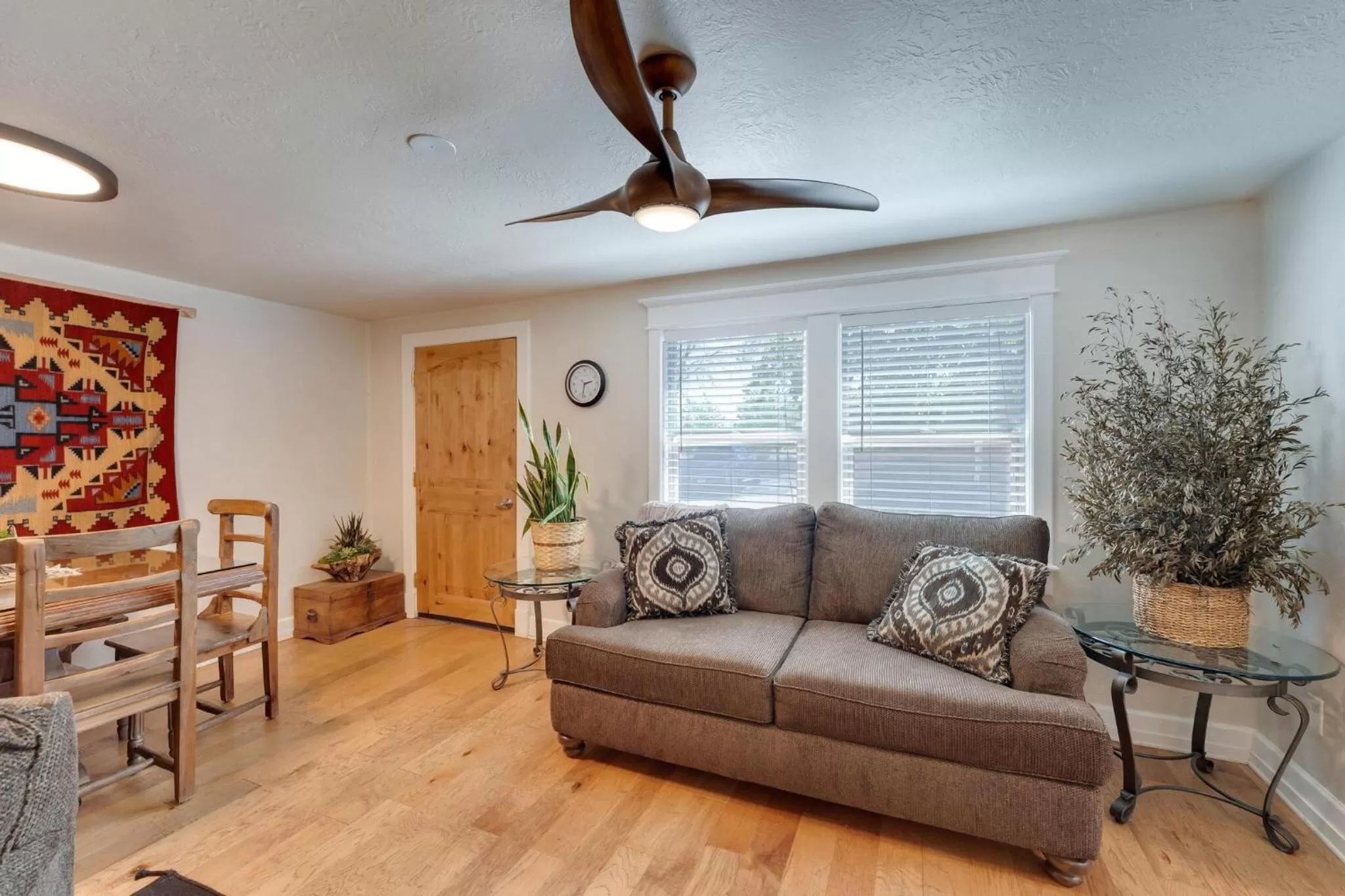 Living room in Stone Lizard Lodge