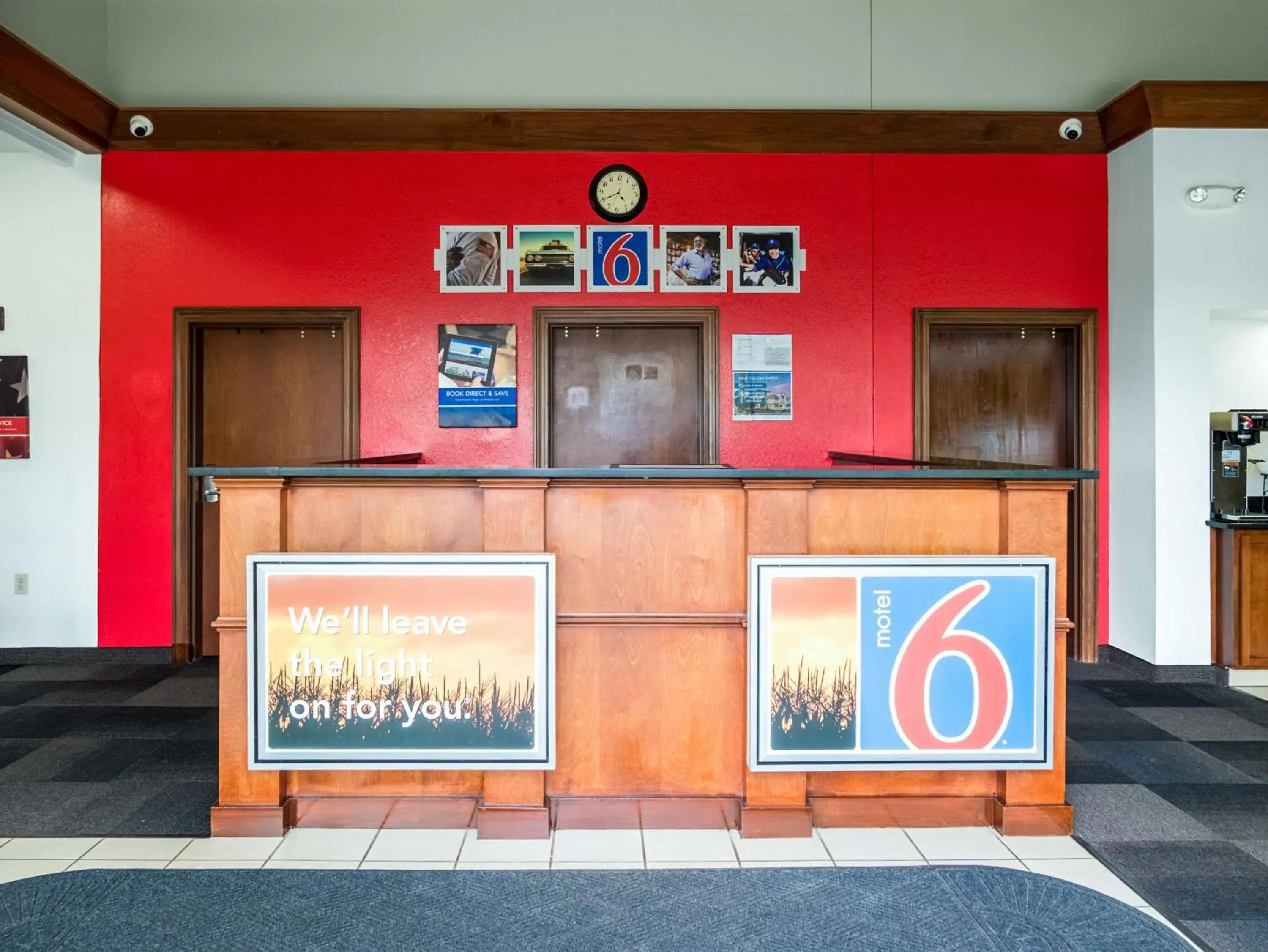 Lobby or reception in Motel 6-Columbus, OH - OSU