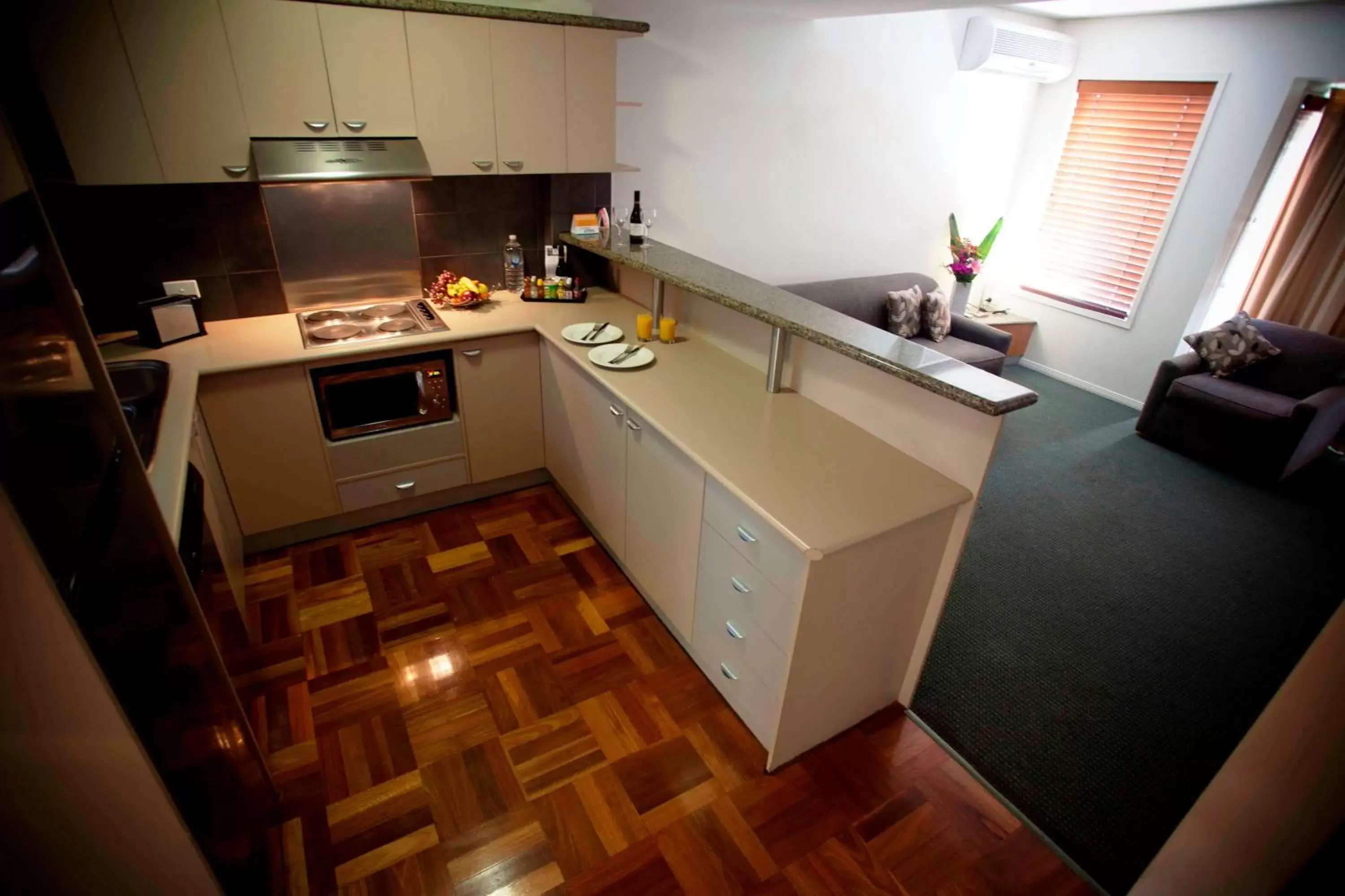 Kitchen/Kitchenette in Comfort Inn & Apartments Northgate Airport