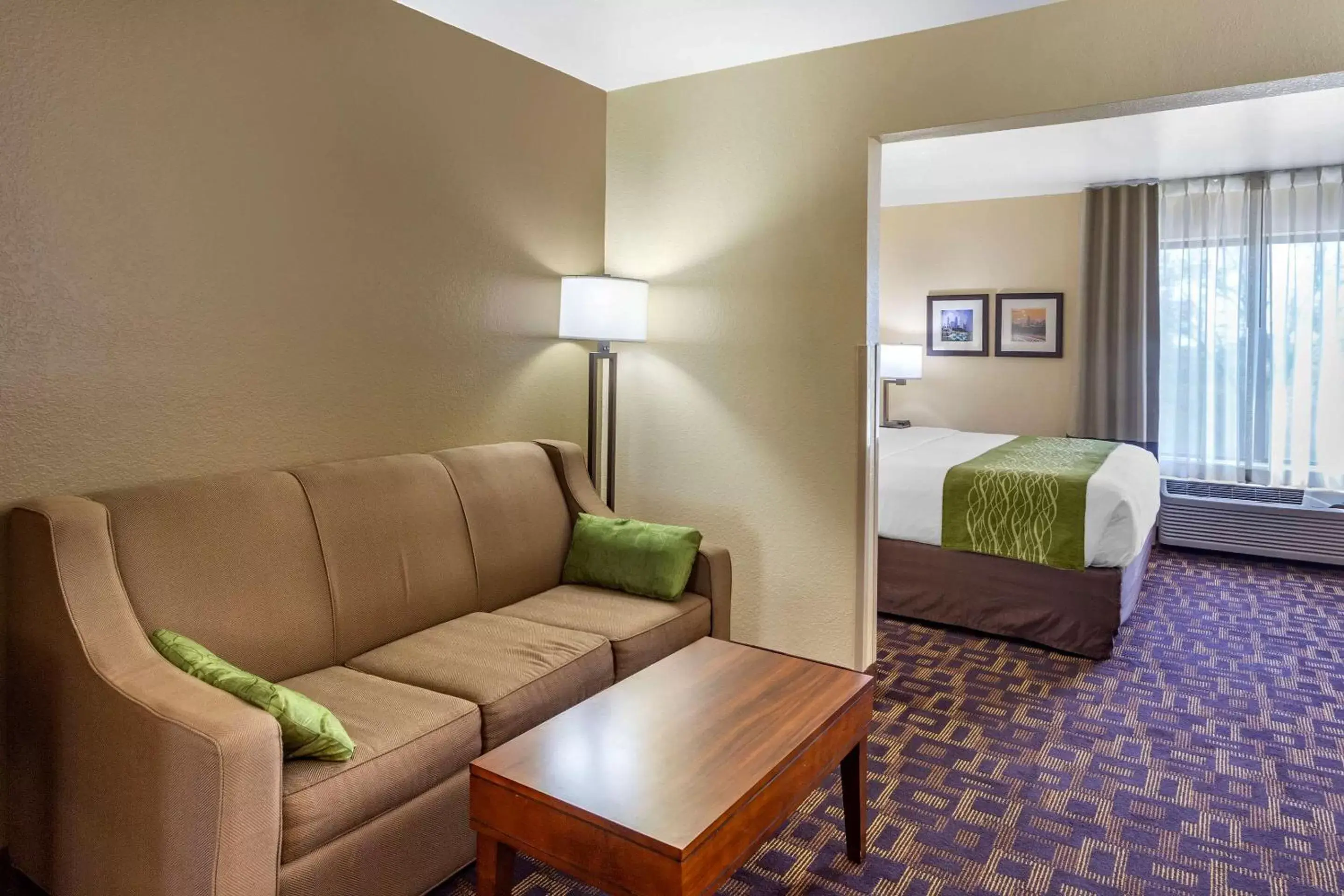 Living room, Seating Area in Comfort Inn & Suites North Aurora - Naperville