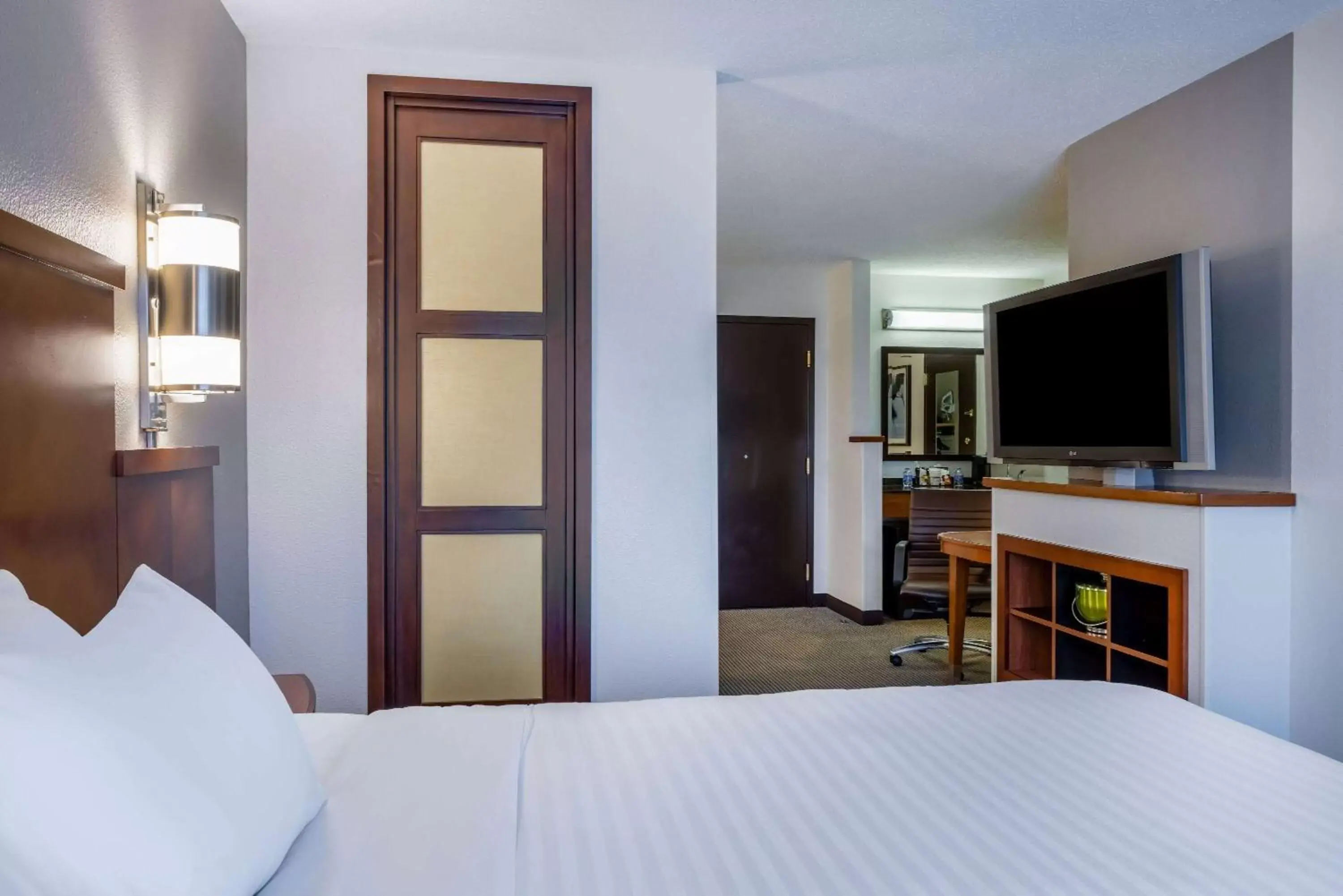Photo of the whole room, Bed in Wyndham Garden Kansas City Airport