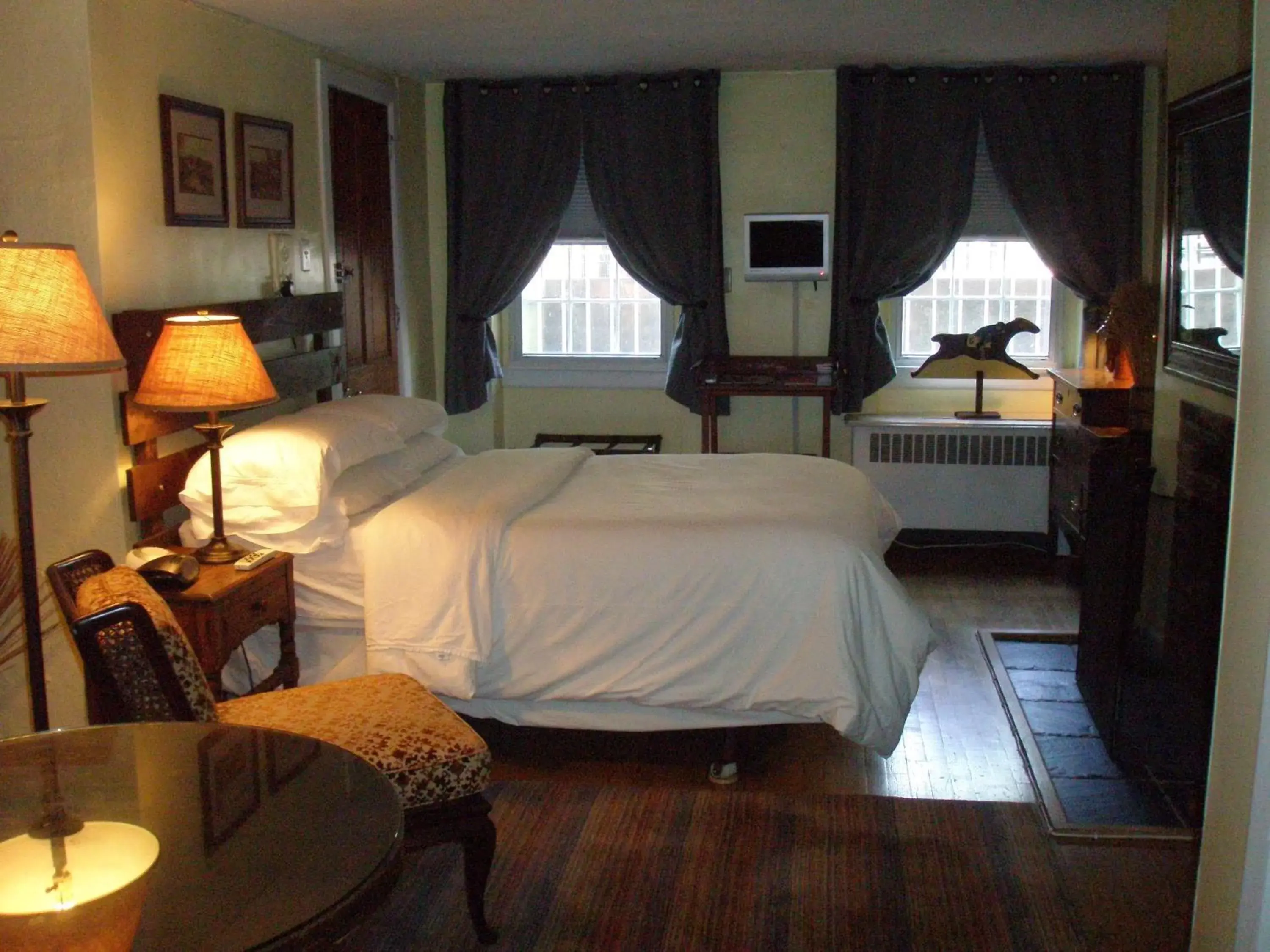 Photo of the whole room, Bed in Incentra Village Hotel