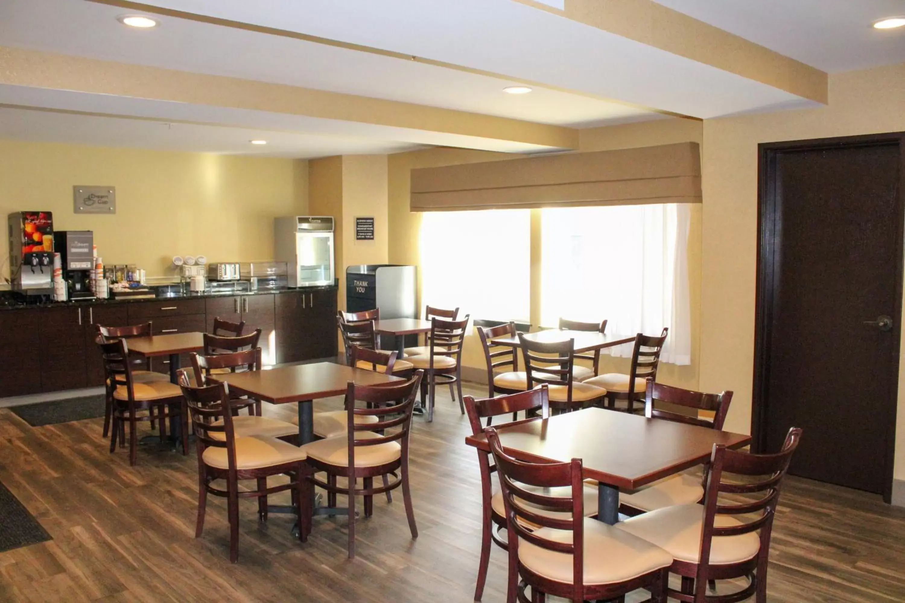 Coffee/tea facilities, Restaurant/Places to Eat in Sleep Inn Bend