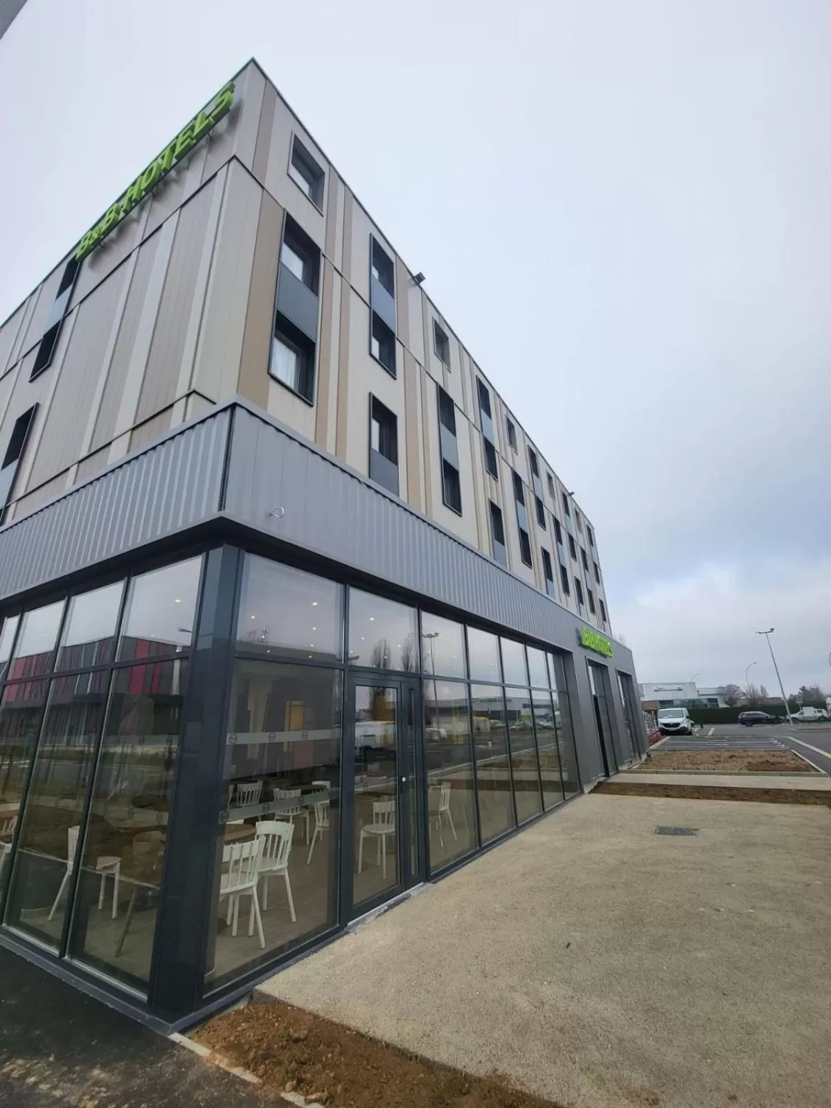 Property building in B&B HOTEL Dreux Nord