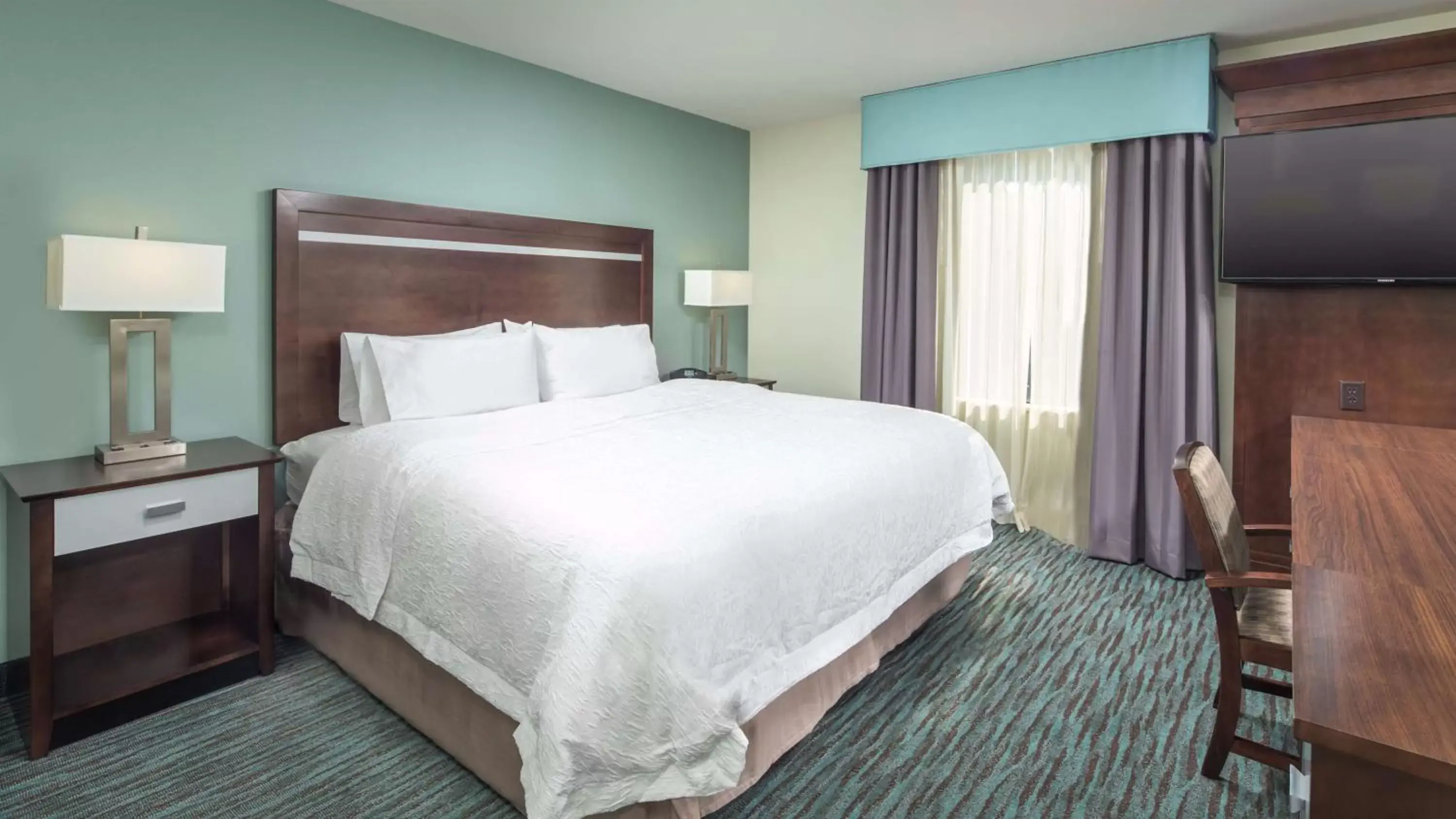 Bed in Hampton Inn & Suites Schererville