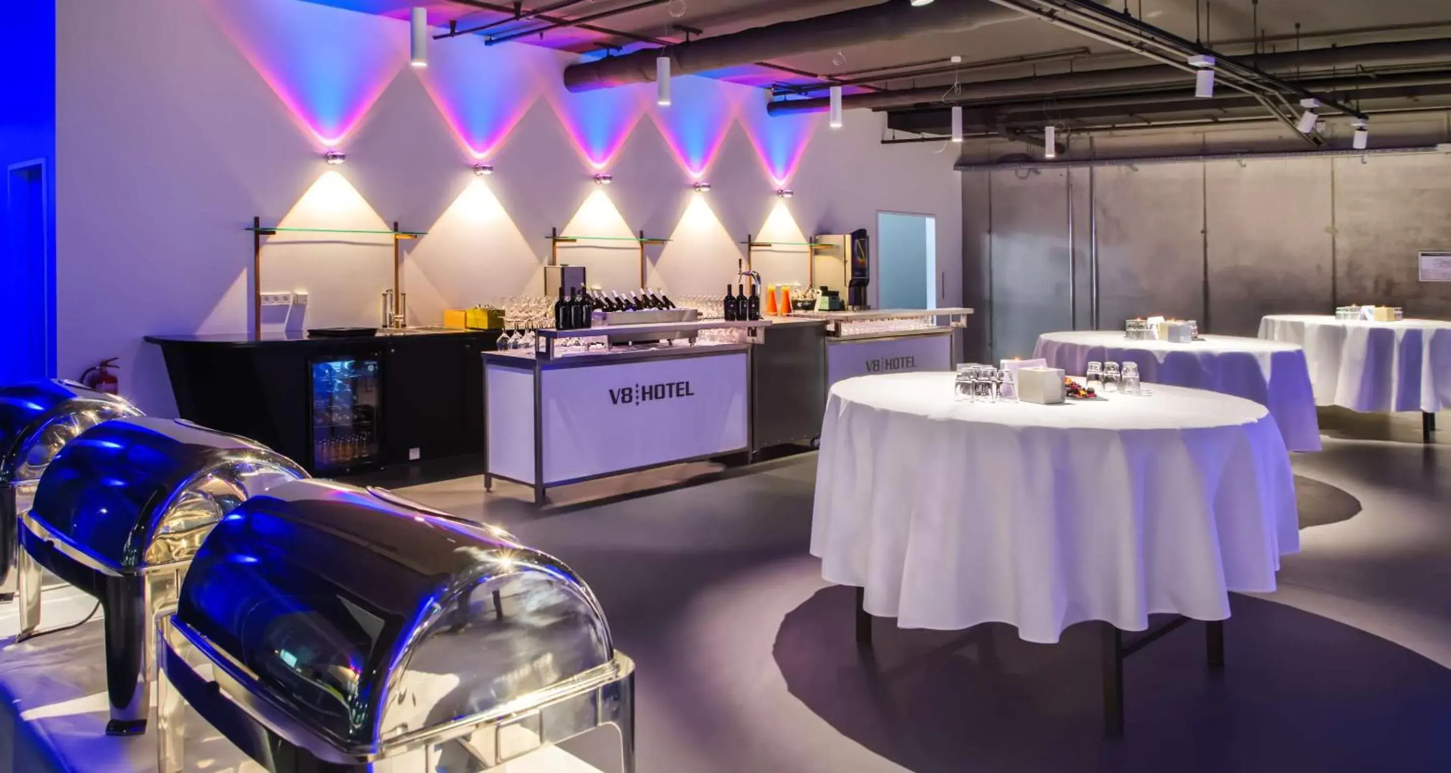 Lounge or bar, Kitchen/Kitchenette in V8 HOTEL Motorworld Region Stuttgart