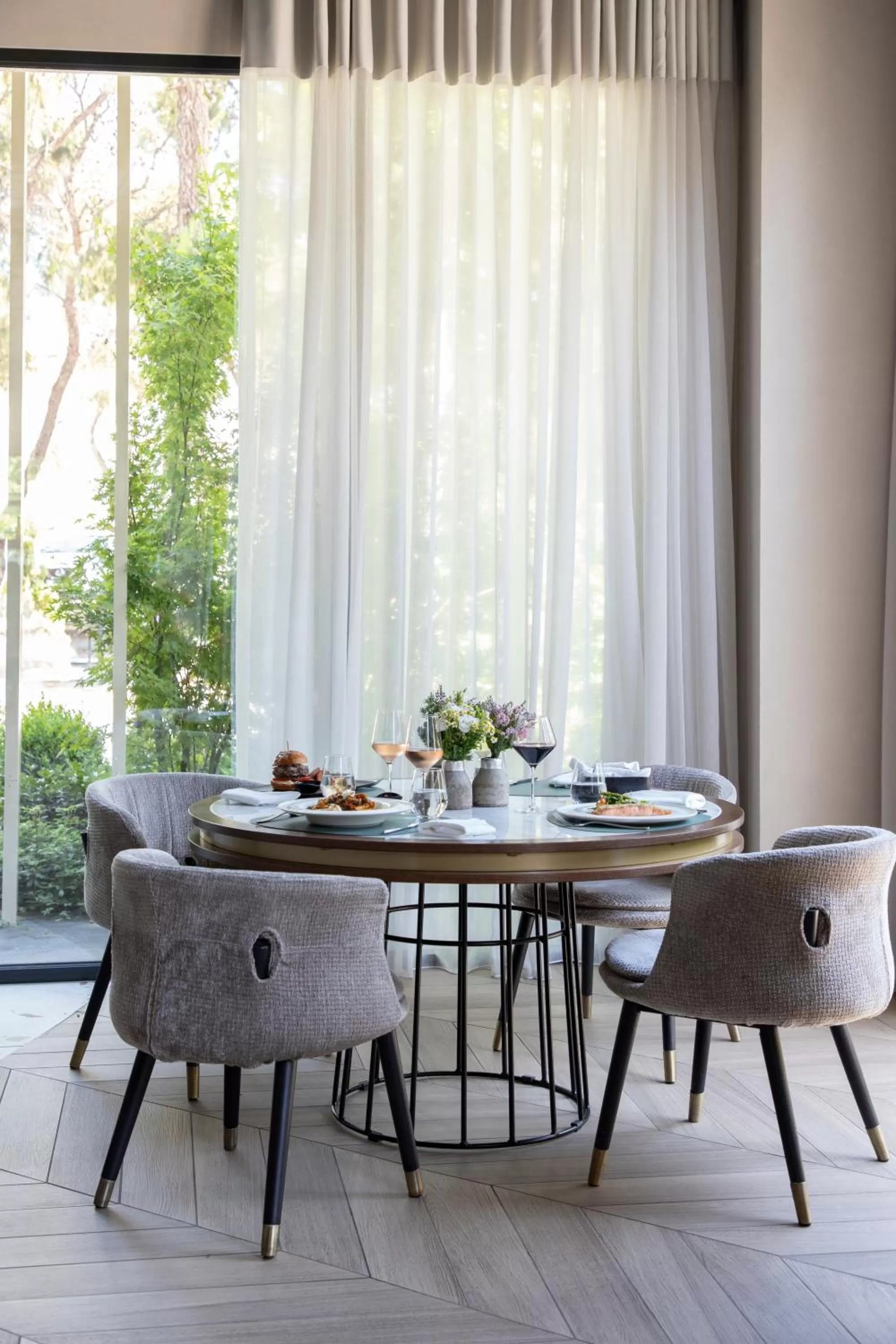 Restaurant/places to eat in SAY HOTEL