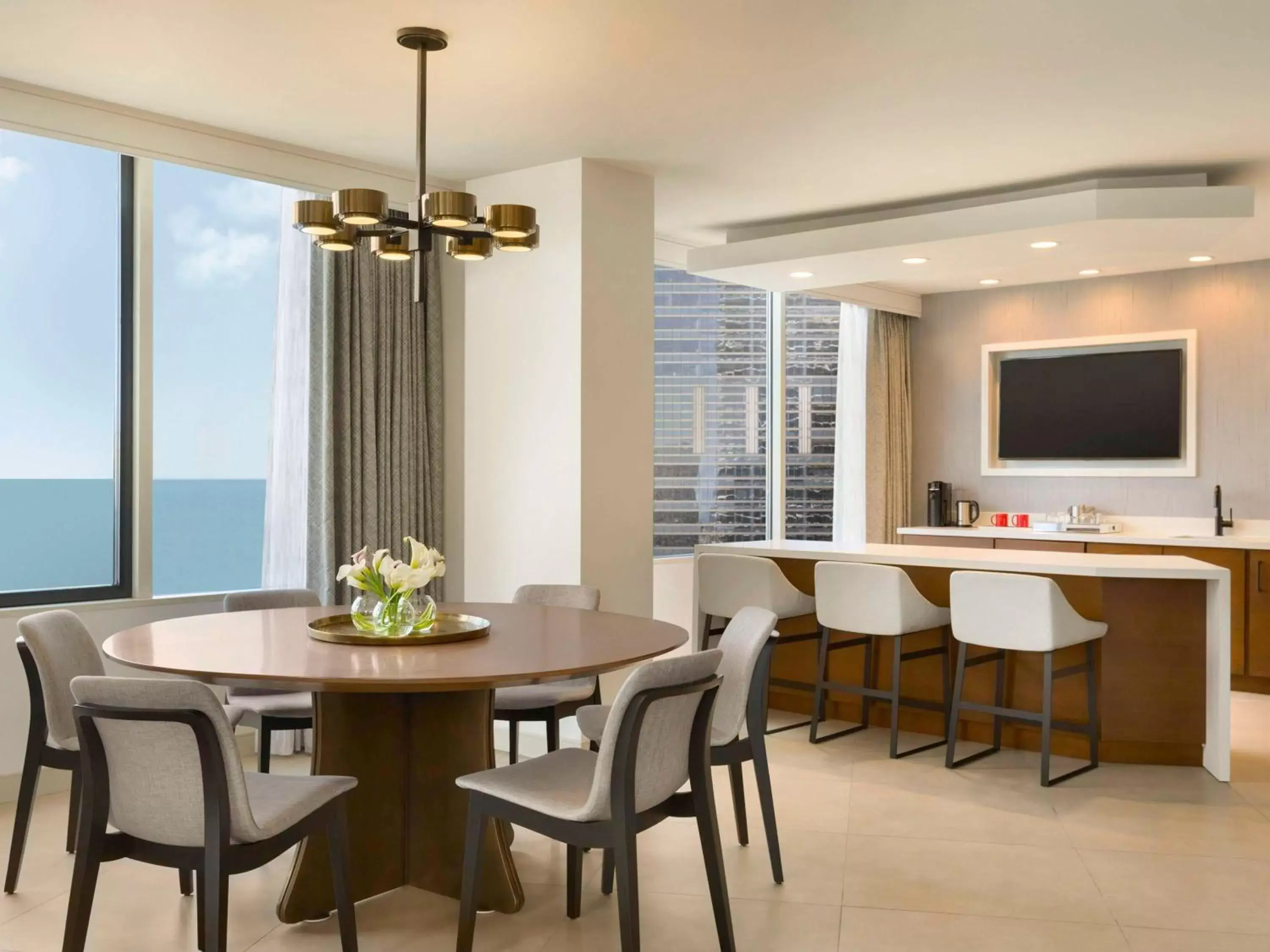 Bedroom, Dining Area in Swissotel Chicago