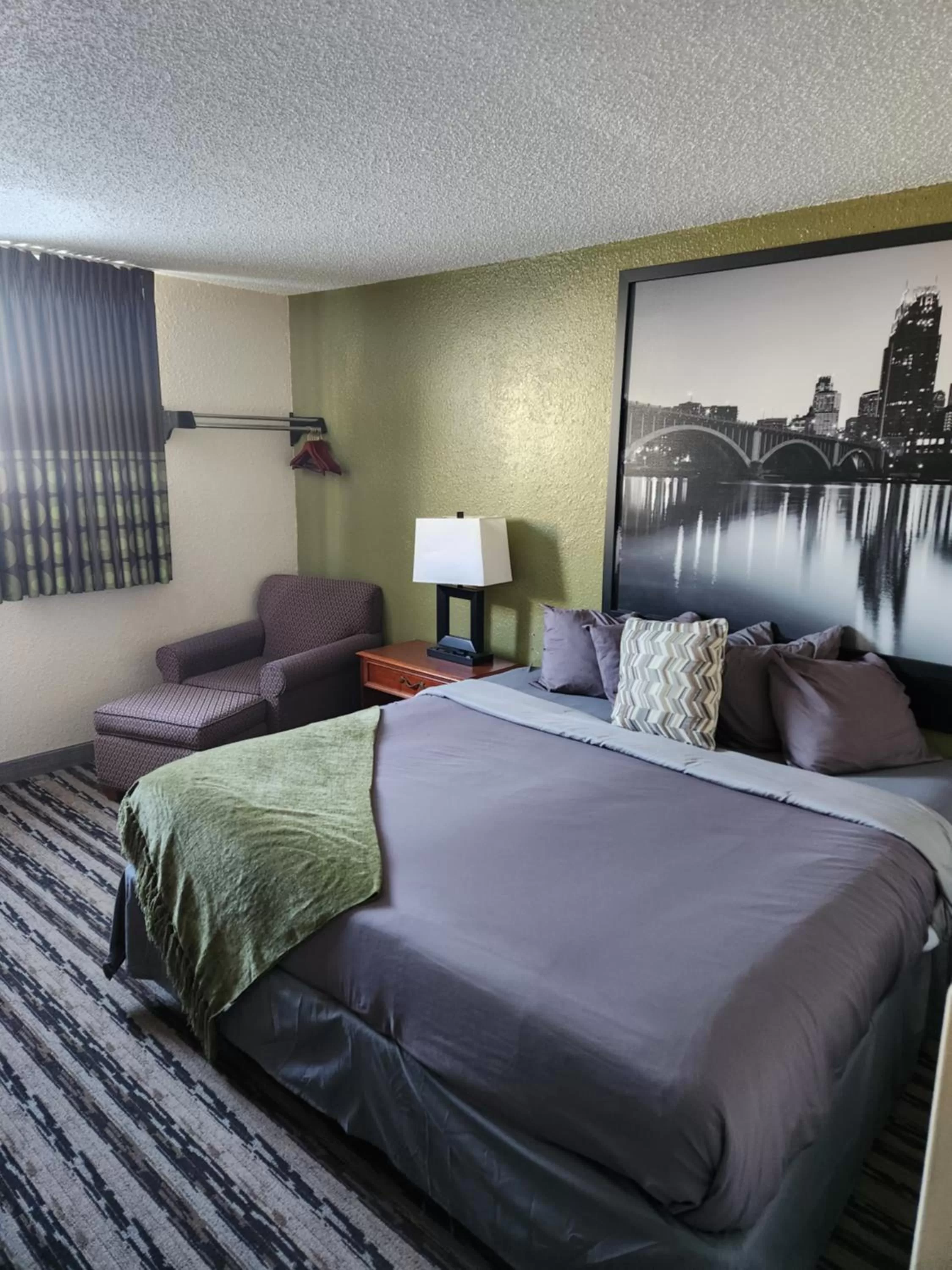 Bed in Bison Plains Lodge