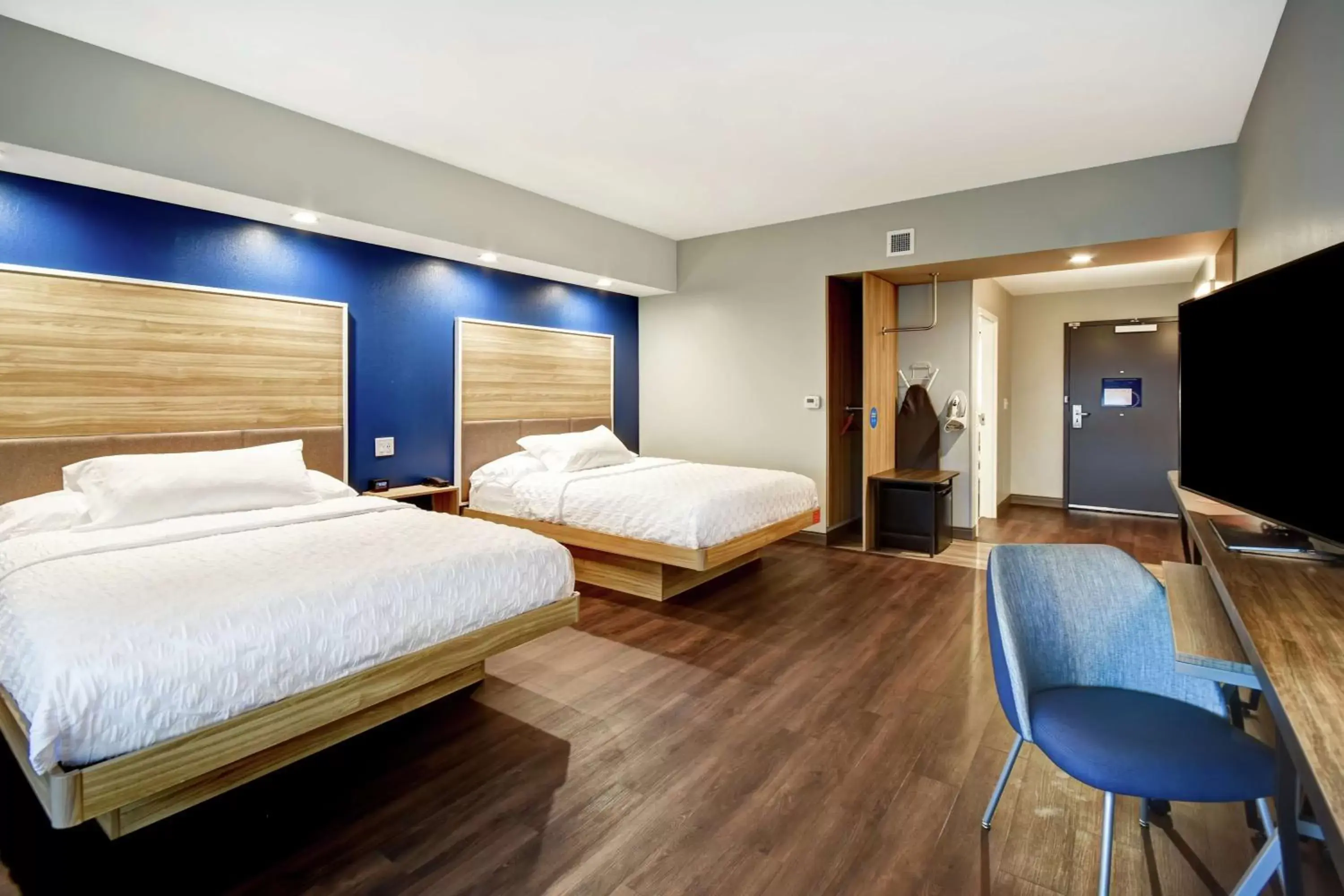 Bedroom in Tru By Hilton Syracuse-Camillus