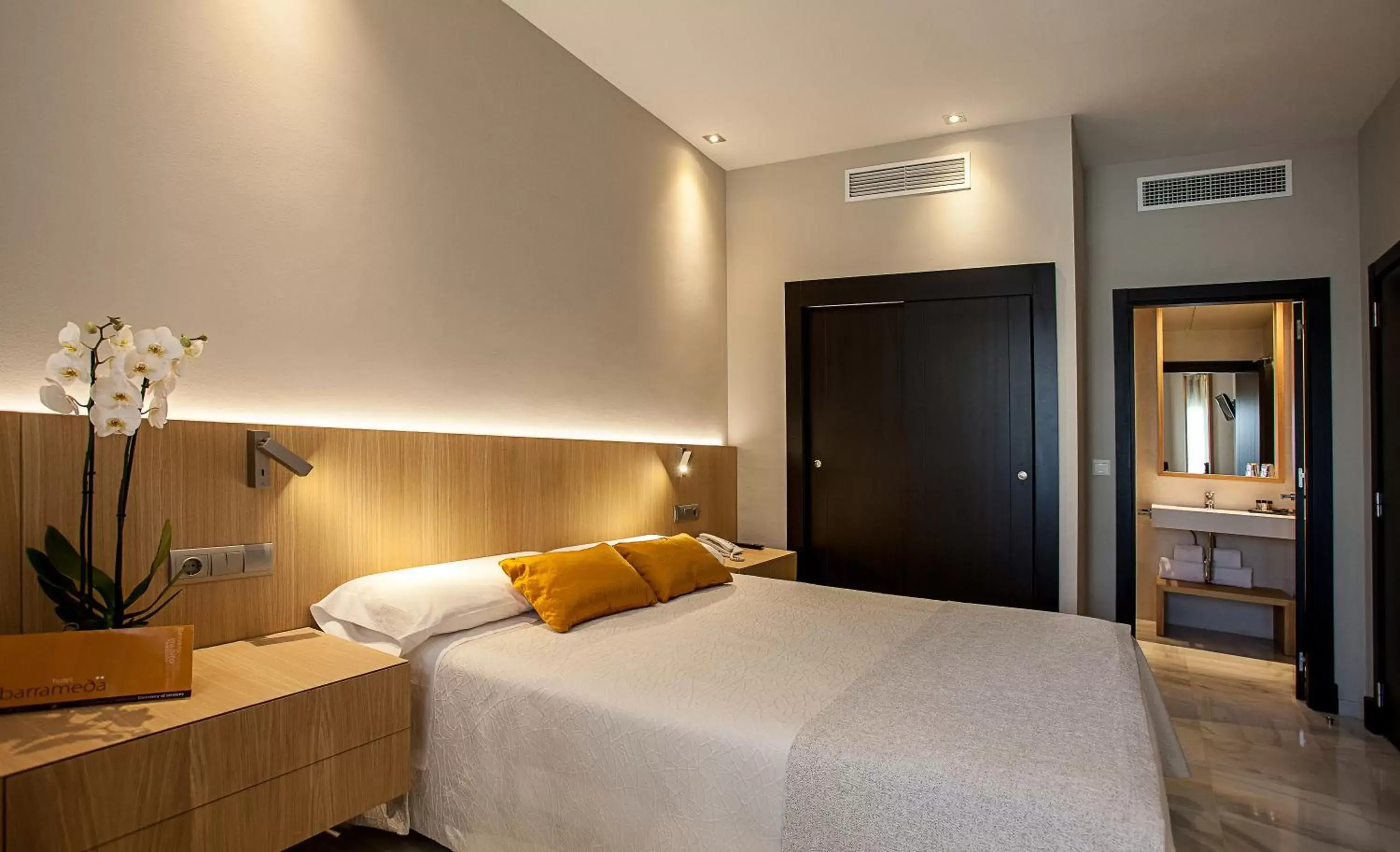 Bedroom, Bed in Hotel Barrameda