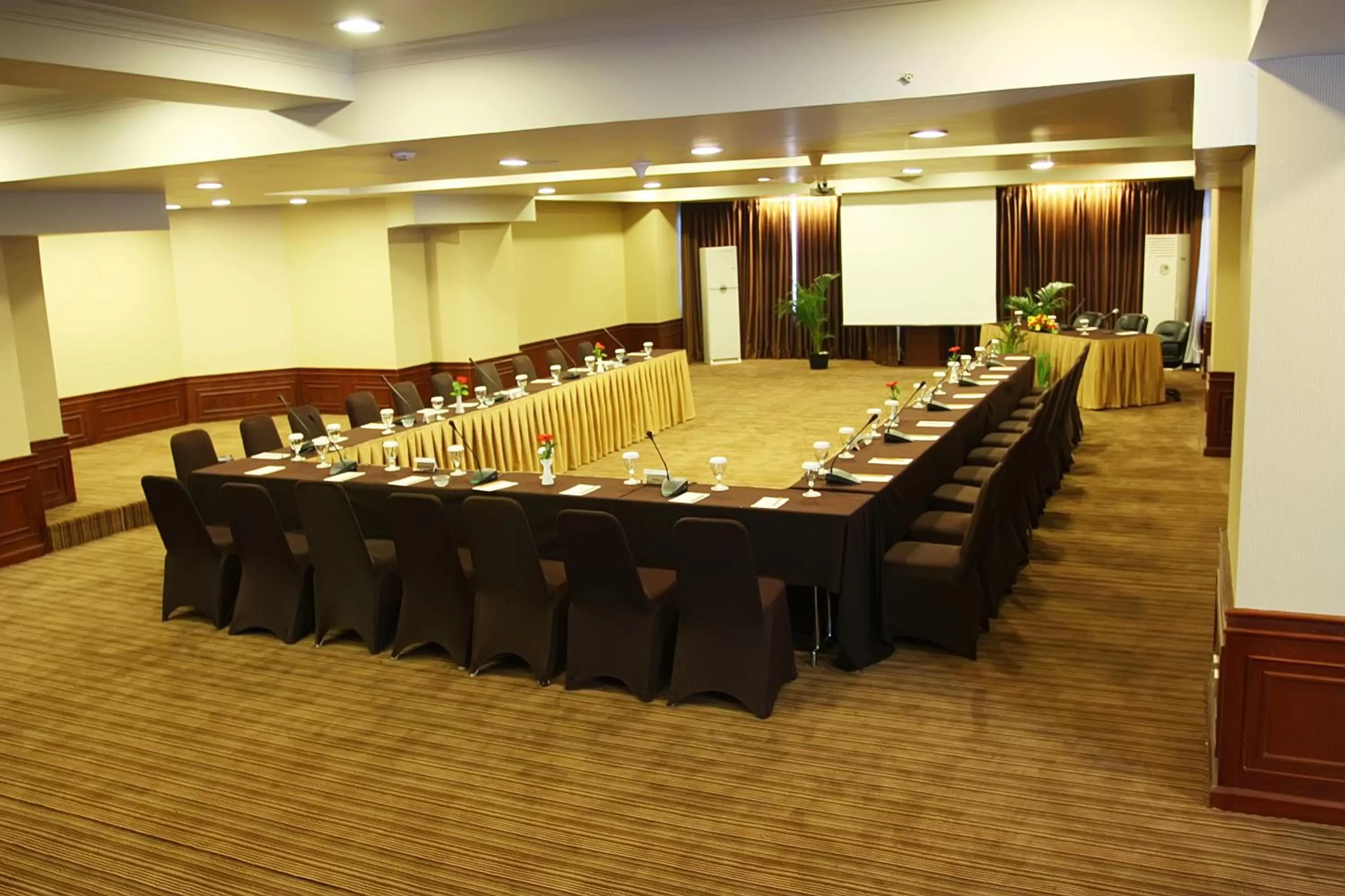 Business facilities in Horison Ultima Bandung