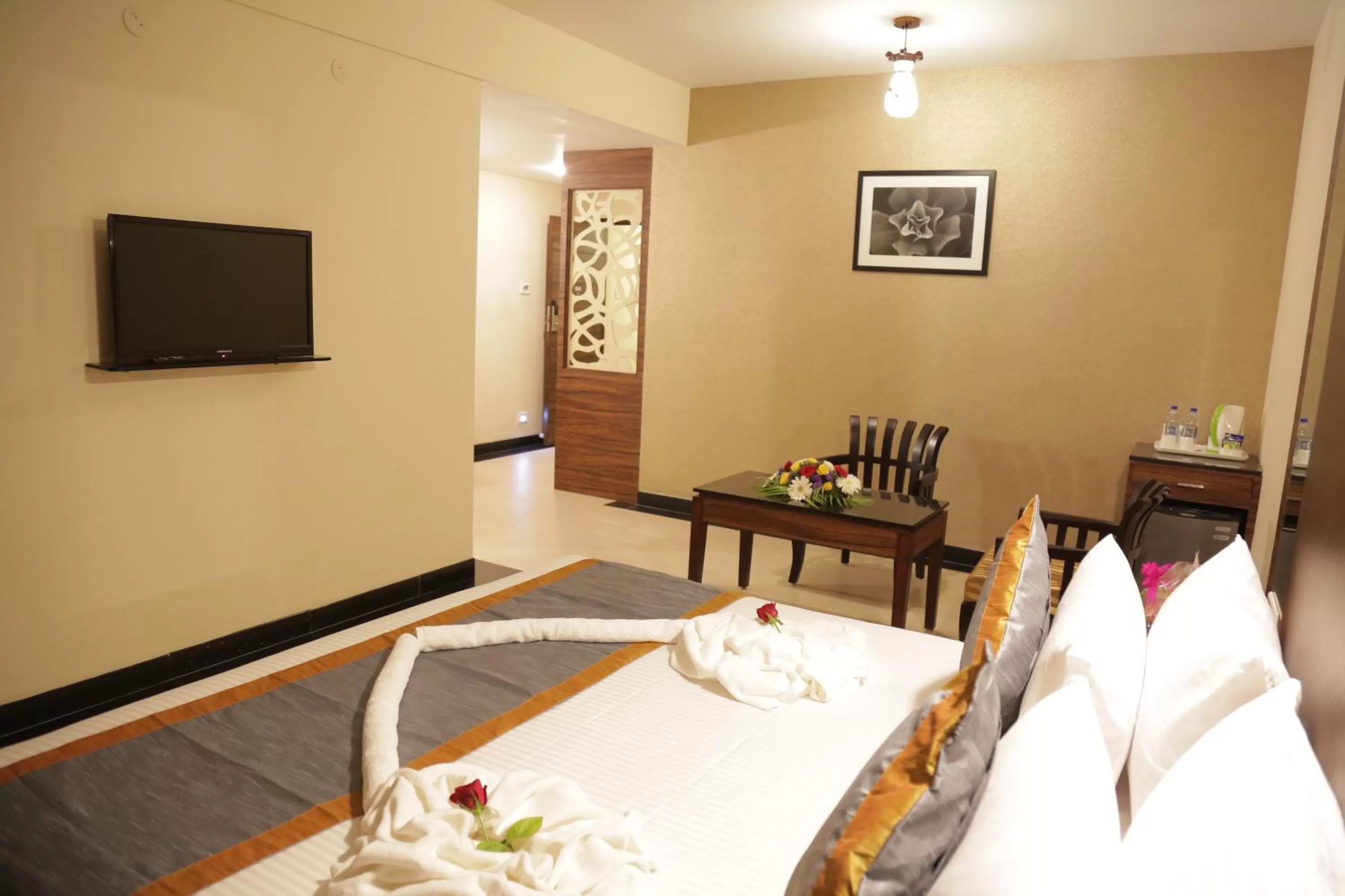 Photo of the whole room in Rangalaya Royal